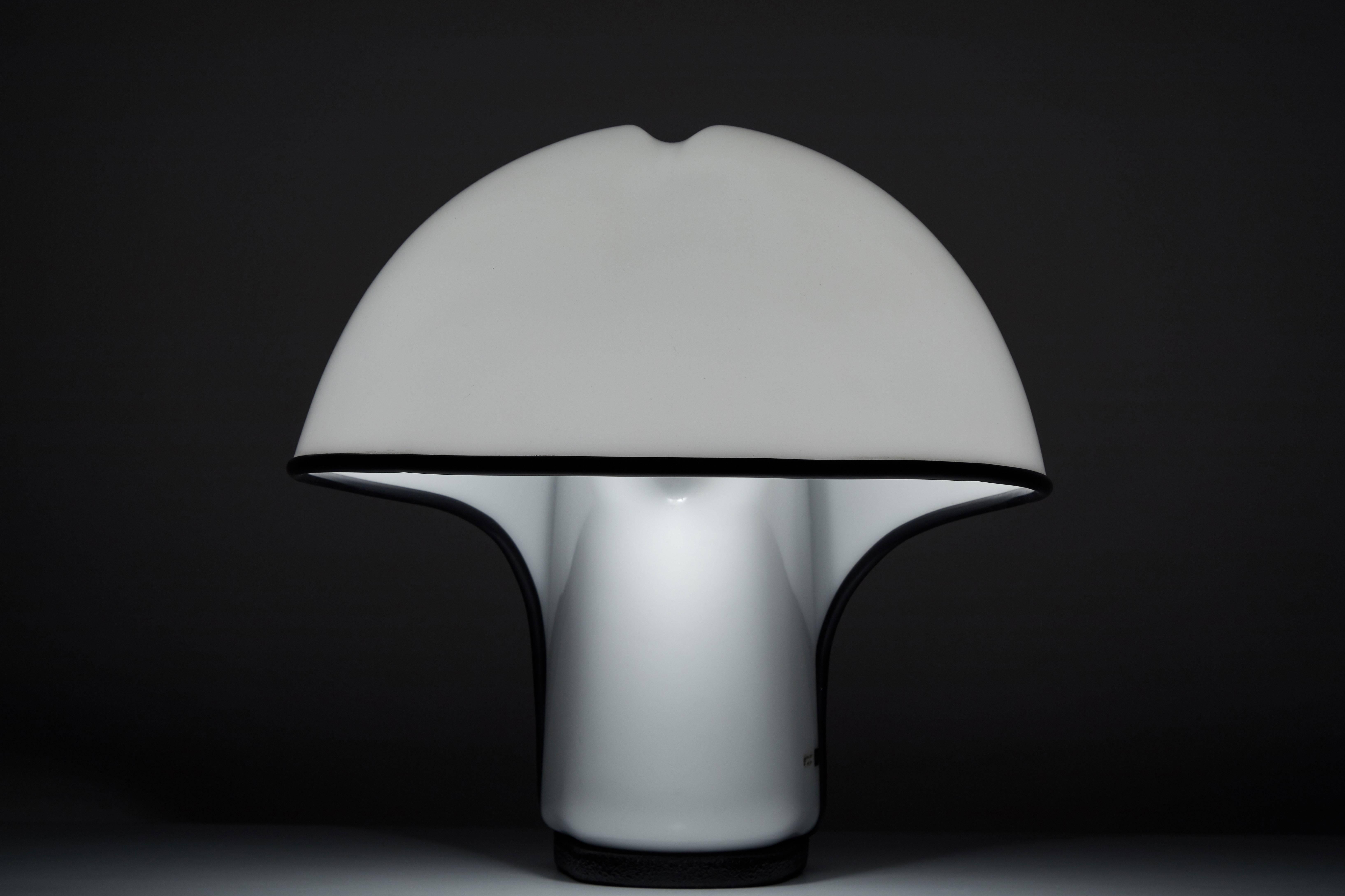 Lámpara de mesa Albanella de Sergio Brazzoli y Ermanno Lampa para Guzzini finales del siglo XX en venta