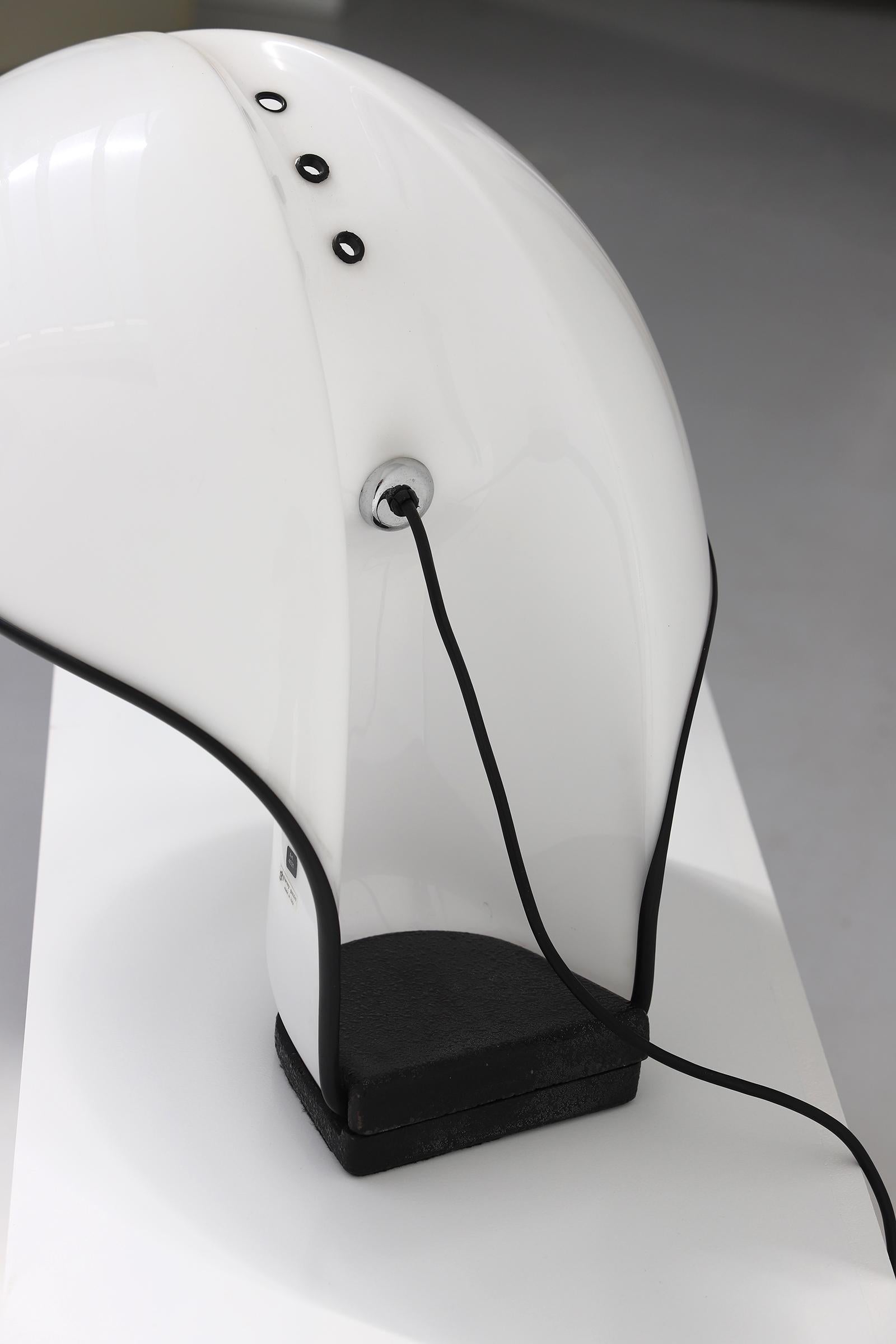 Albanella table lamp by Sergio Brazzoli & Ermanno Lampa for Harvey Guzzini 1973 In Good Condition In Antwerpen, Antwerp