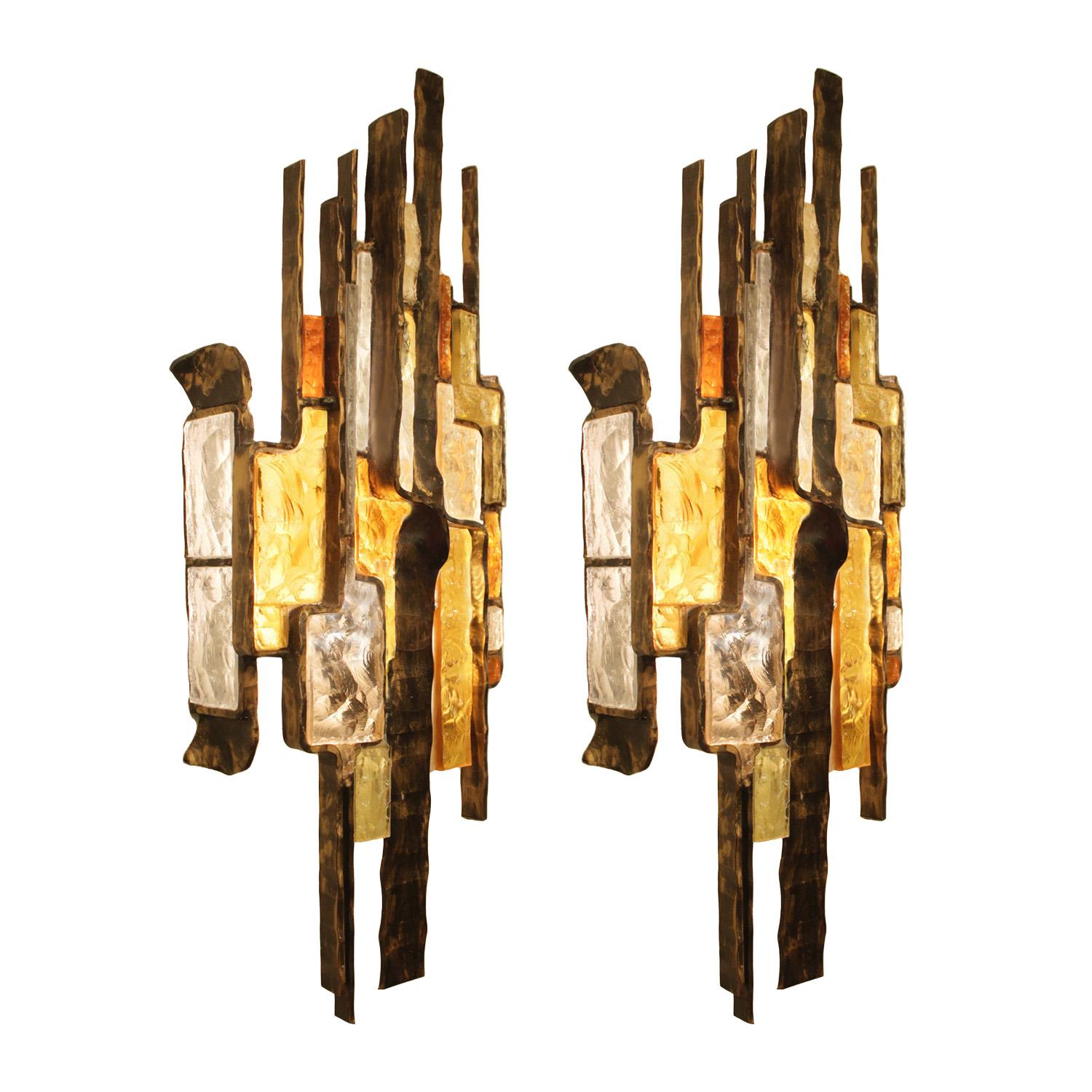 Pair of Brutalist style Murano glass and iron sconces with inset, irregular shaped amber, smoke and clear art glass arranged in an abstract pattern. Designed by Alberto Poli for Poliarte. Italy, 1960's.