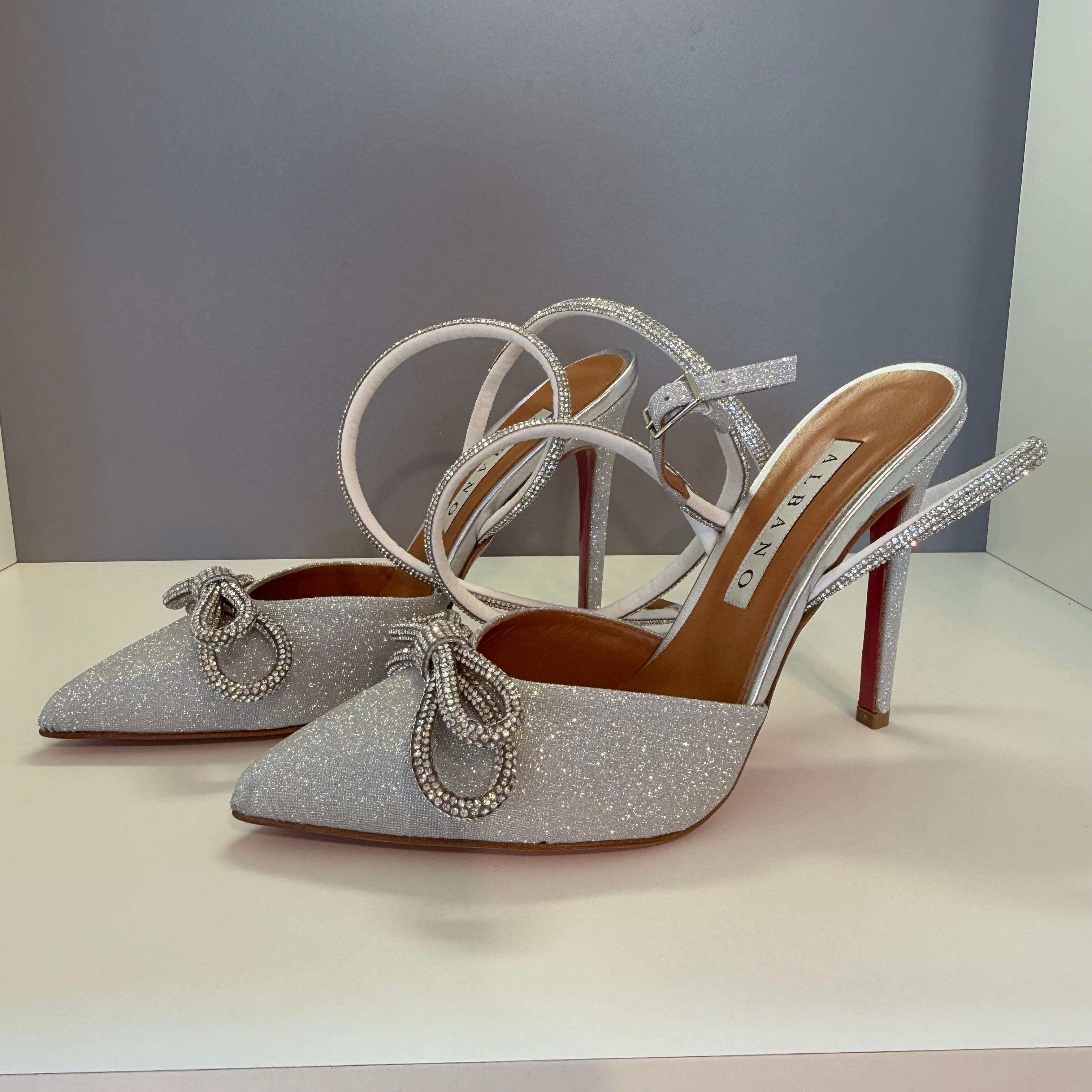 Superschickes Decollété von Albano 
Dame Mesh
Farbe Silber
Strass und Kristalle
Knöchelschleife und Spitze
Absatzhöhe cm 11 (4,33 Zoll)
Mit Box
Schneller internationaler Versand im Preis inbegriffen.