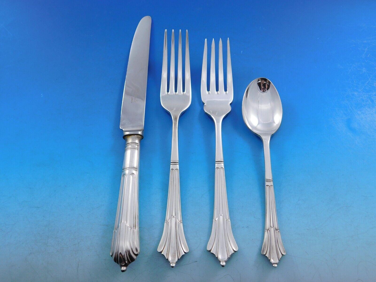 Arthur Price is the UK's most desired cutlery brand with a reputation for unparalleled quality, craftsmanship and design since 1902.

Albany by Arthur Price Silverplated Flatware set, 90 pieces. This set includes:

8 Large Dinner Knives, 10