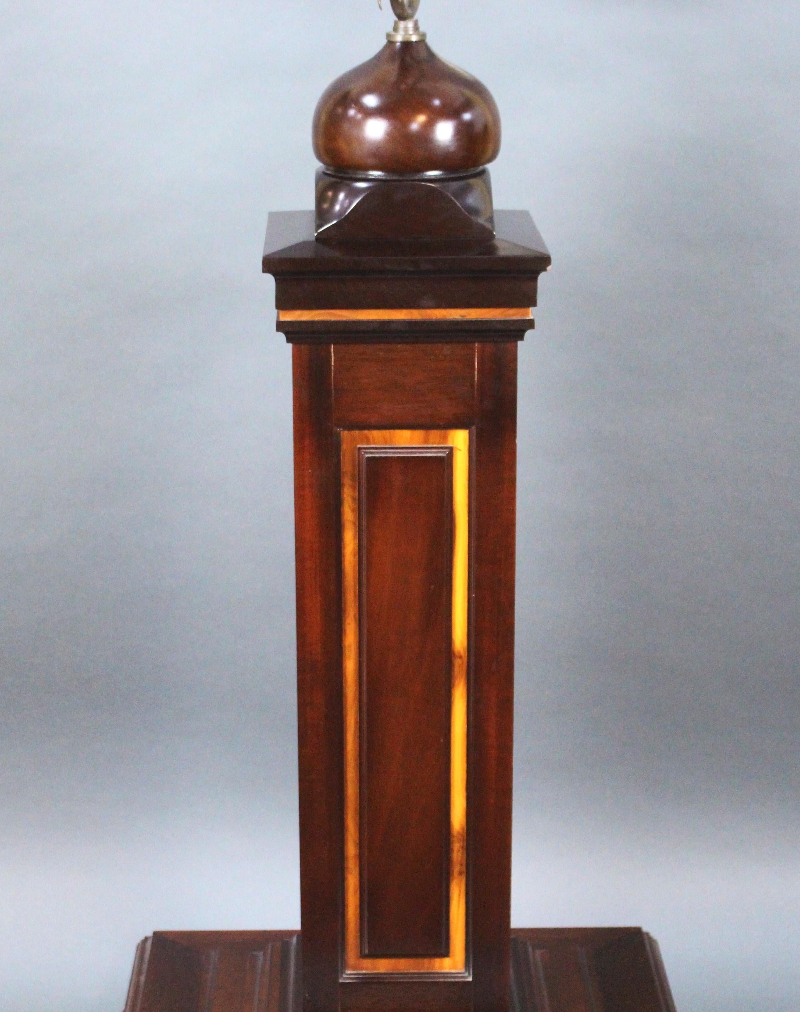 Albany Prestige Series Porcelain Gyrfalcon on Mahogany Pedestal For Sale 8