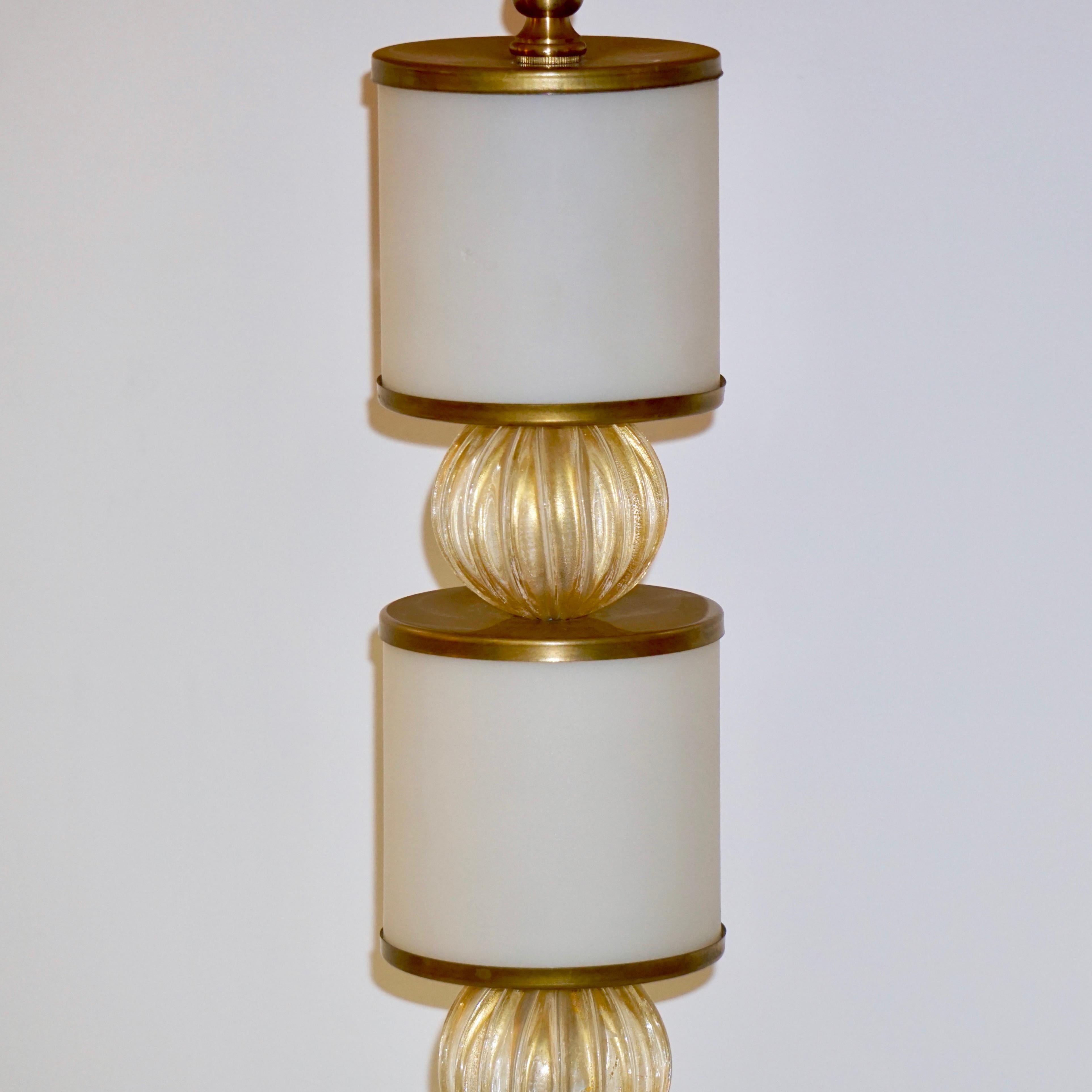 Albarelli Pair of Tall Matte White and Gold Murano Glass Lamps, circa 1960 In Excellent Condition For Sale In New York, NY