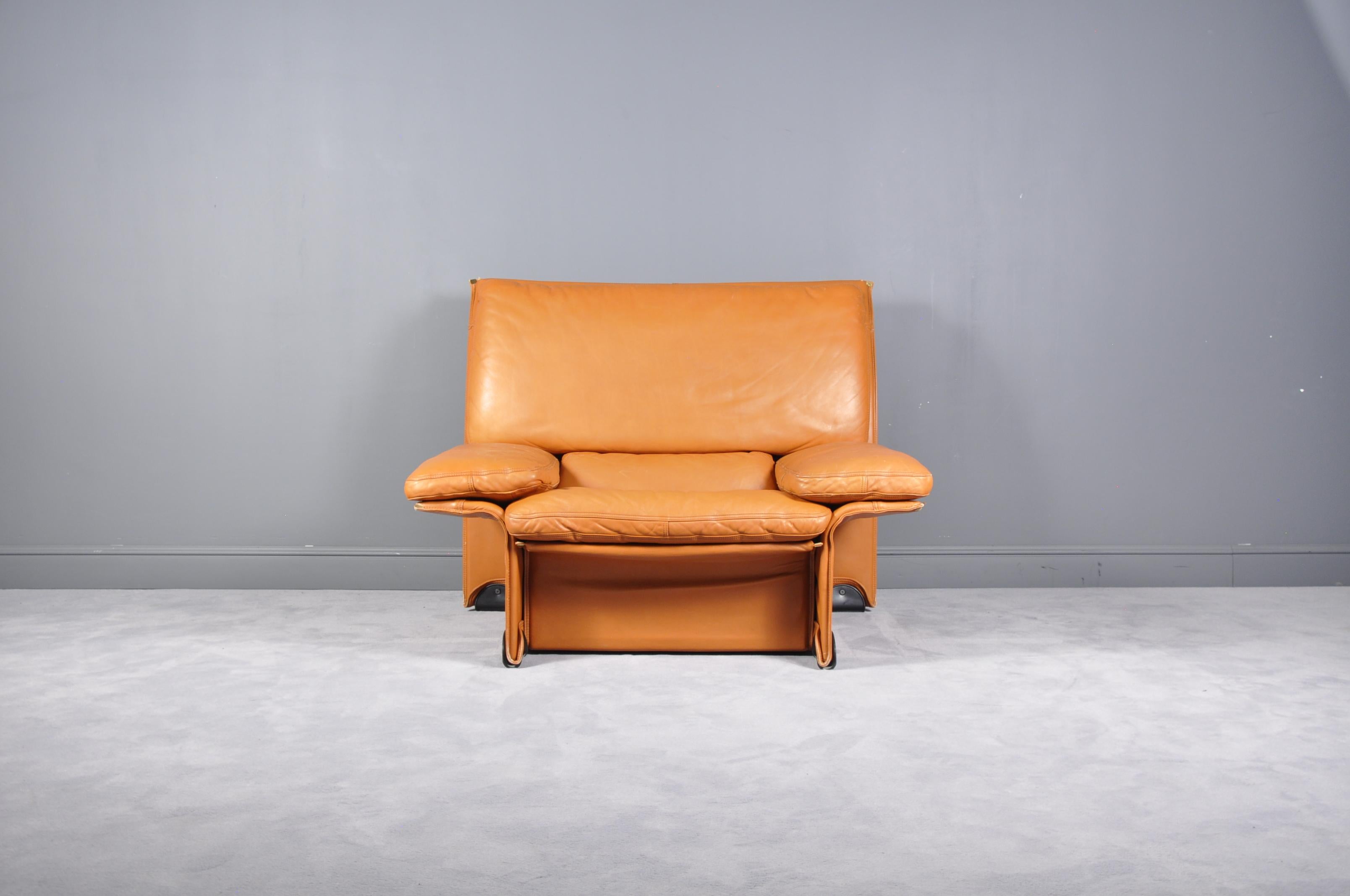 Relaxing lounge armchair and ottoman designed by Titiana Ammannati & Giampiero Vitelli in 1976s for Brunati,Italy
Measures: Armchair W 110 / D 95 / H 85 cm
Ottoman W 90 / D 75 / H 35 cm.