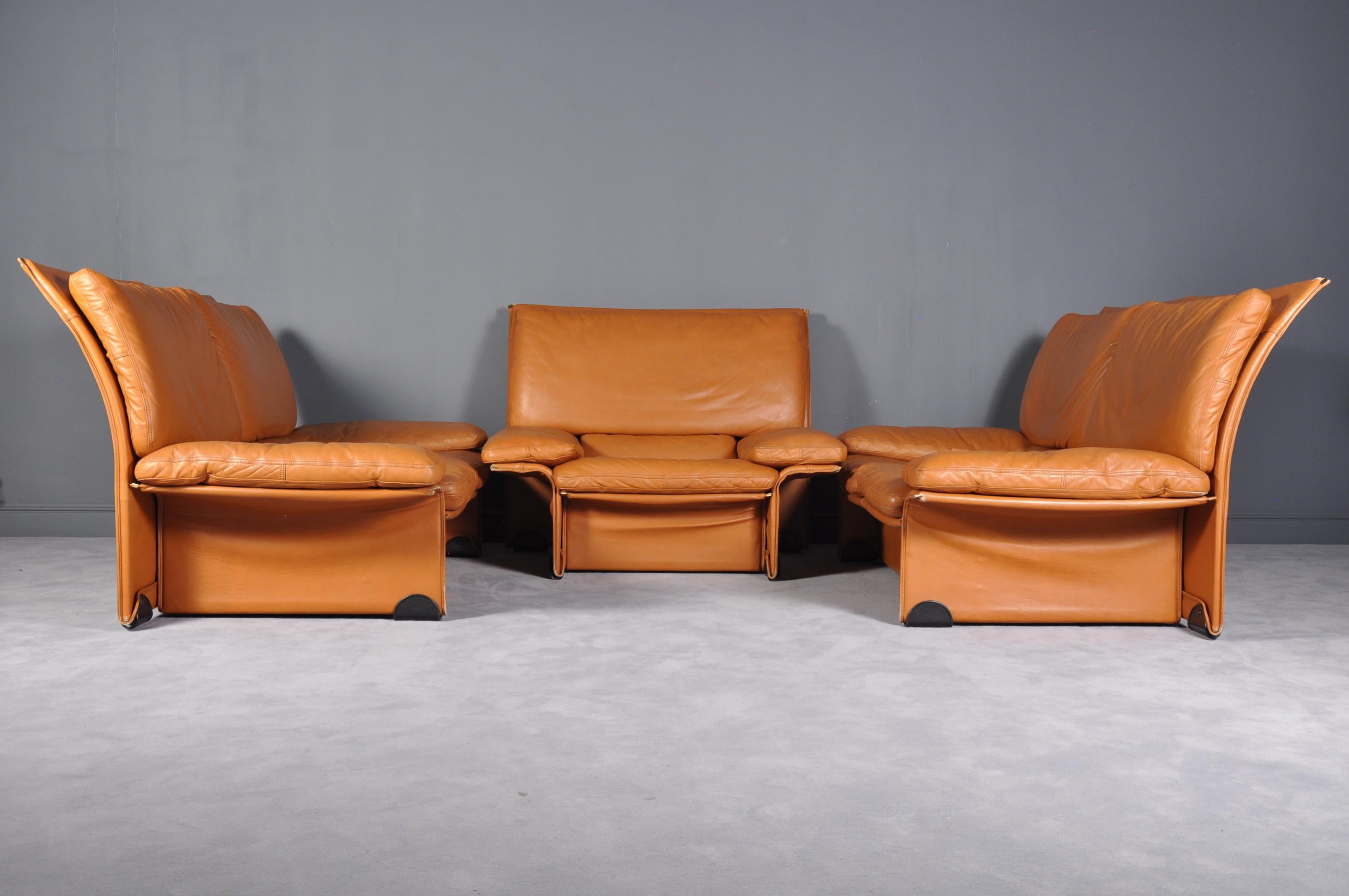 The high quality leather sofa set is designed by Titiana Ammannati & Giampiero Vitelli in 1976 for Brunati, Italy
The sofa set consists of two pieces two-seat sofa, armchair and an ottoman.
Two sofa W 170 / D 95 / H 85 cm
Armchair W 110 / D 95 /