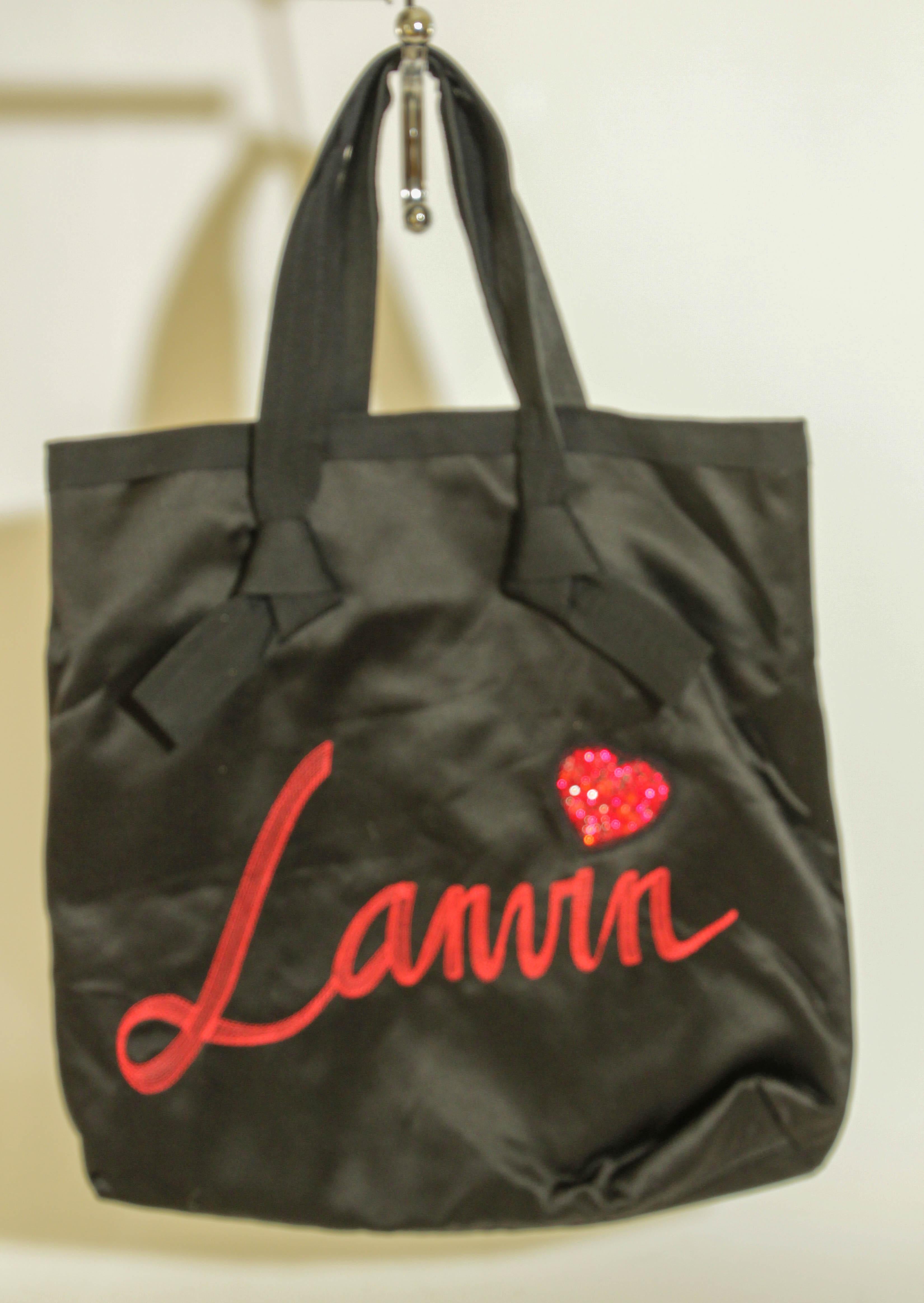 Alber Elbaz for Lanvin Paris Black Tote Bag with Red Embroideries For Sale 8