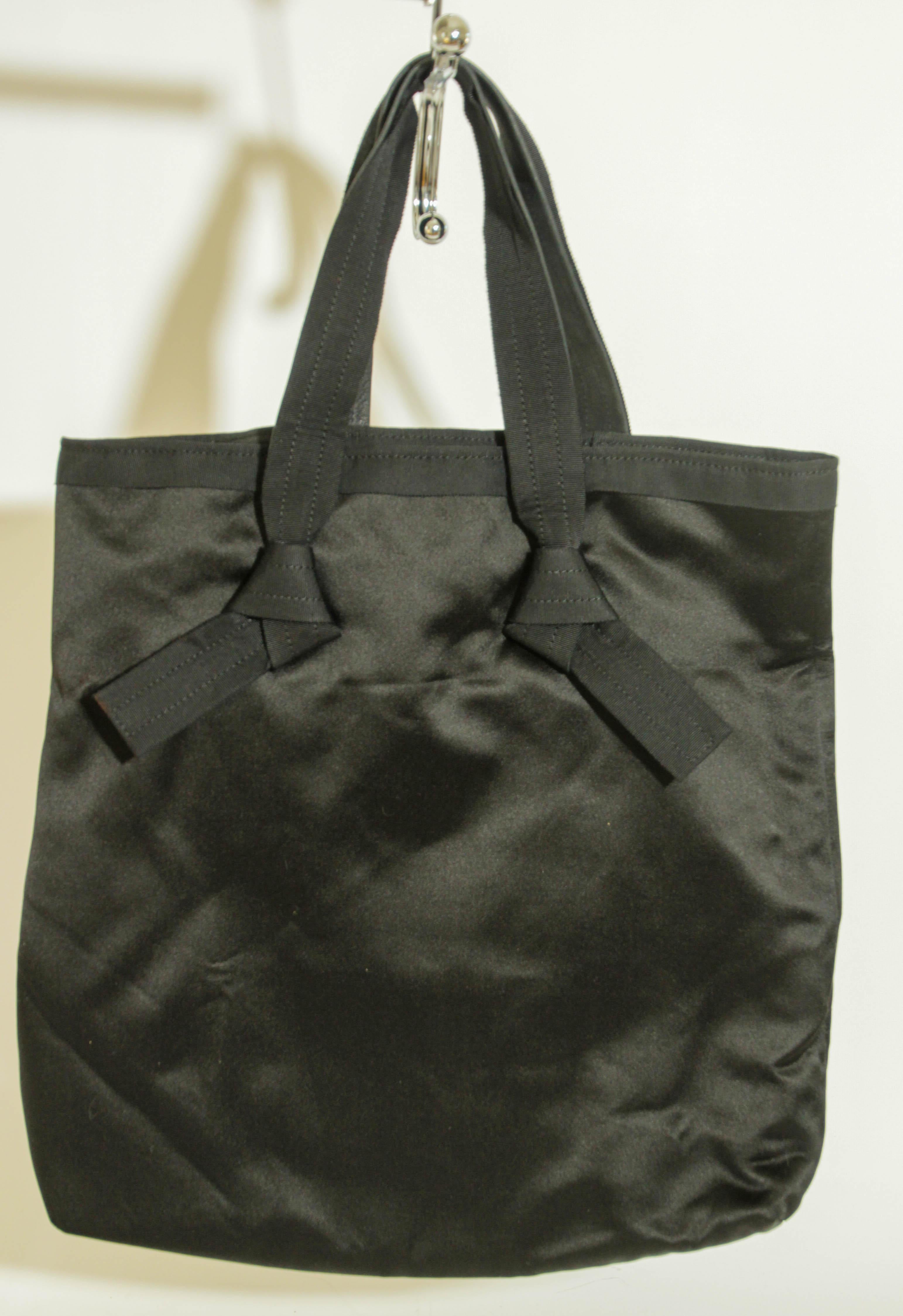 Alber Elbaz for Lanvin Paris Black Tote Bag with Red Embroideries For Sale 9