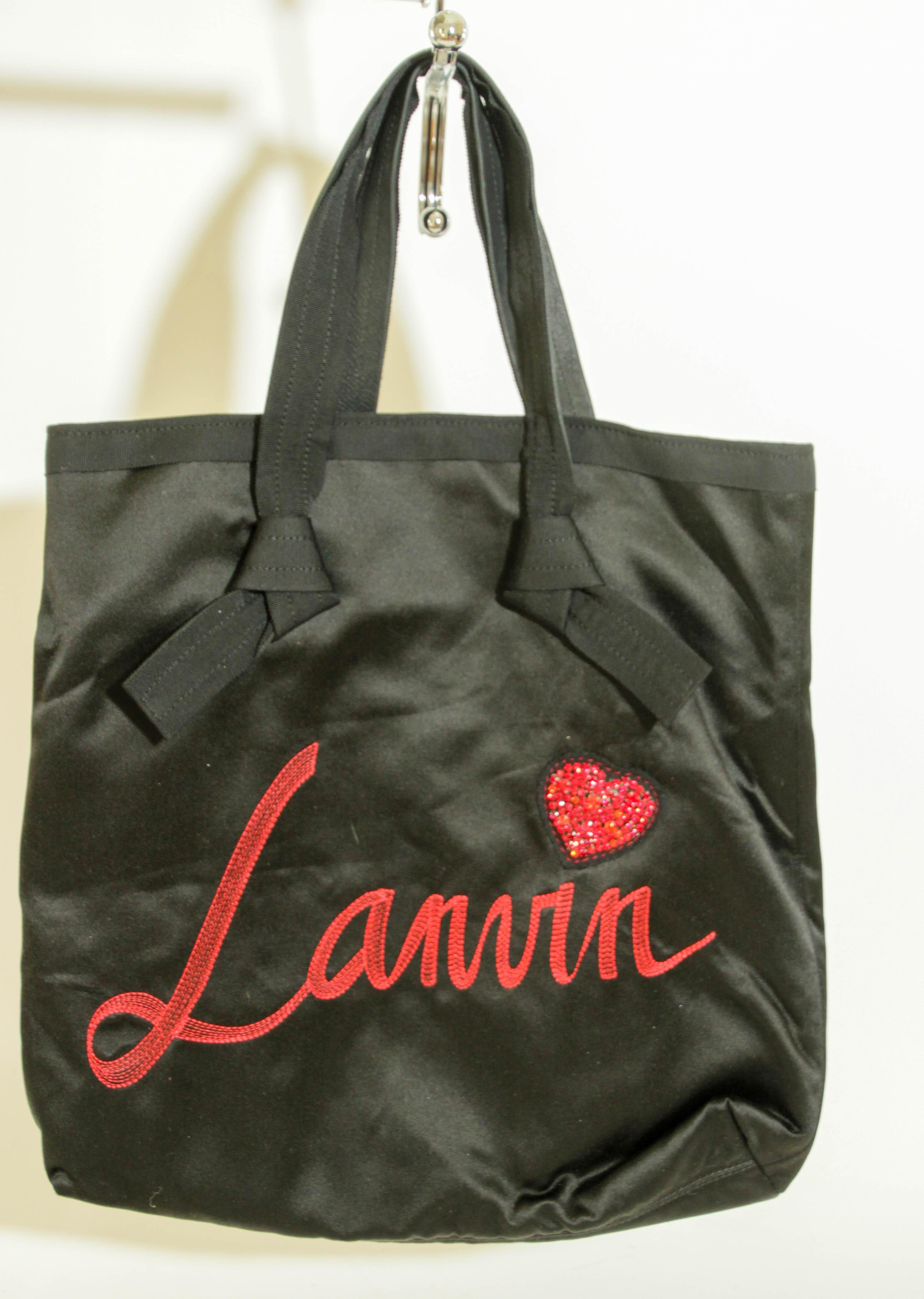 Alber Elbaz for Lanvin Paris Black Tote Bag with Red Embroideries For Sale 4