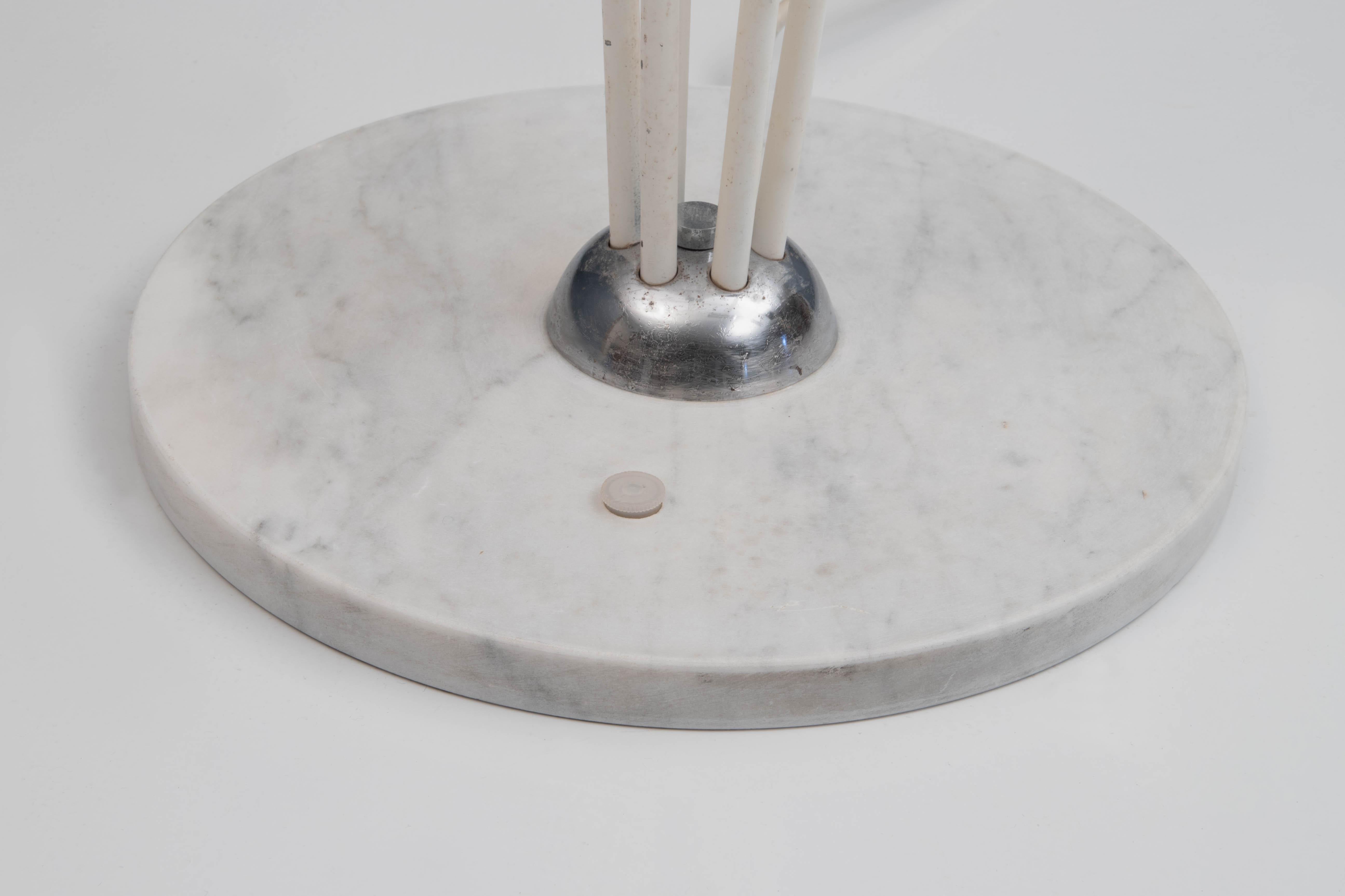 Stehlampe „Alberello“ aus Carrara-Marmor und lackiertem Metall, Italien, 1960er Jahre im Zustand „Gut“ im Angebot in Amsterdam, NL