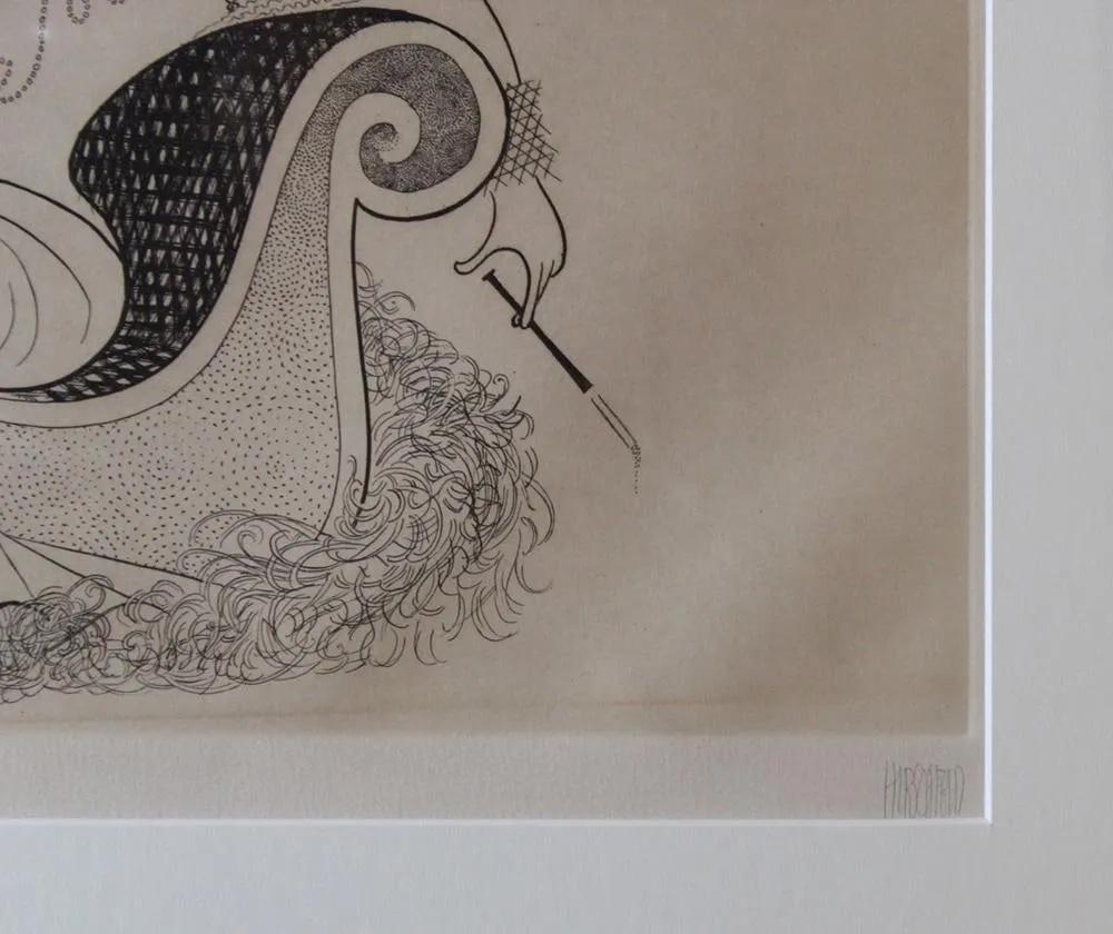 Mae West Legendäres Sexsymbol-Filmstar, Hollywood Celebrity, Mitte des 20. Jahrhunderts (Grau), Portrait Print, von Albert Al Hirschfeld