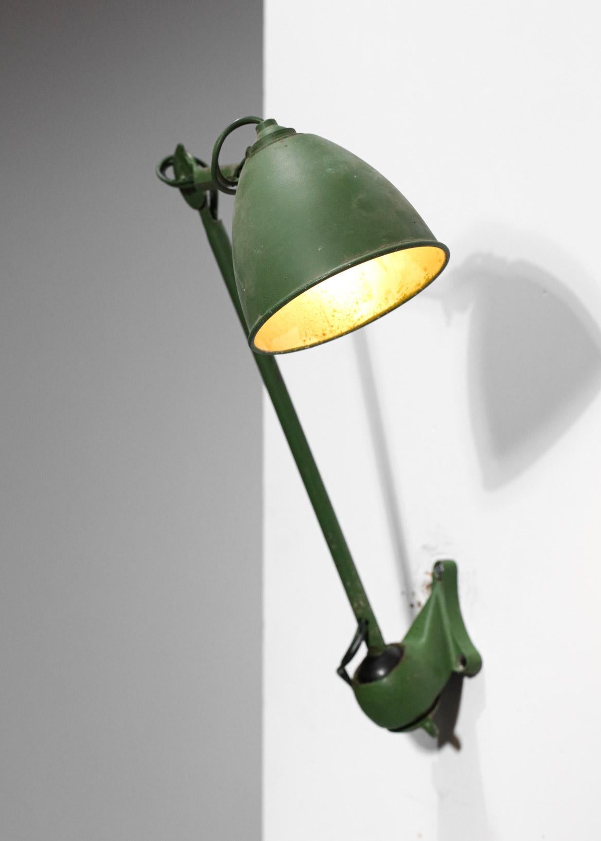 Milieu du XXe siècle Lampe d'atelier Albert Albin Gras laquée métallique Le Corbusier Ravel Sconce, G345 en vente