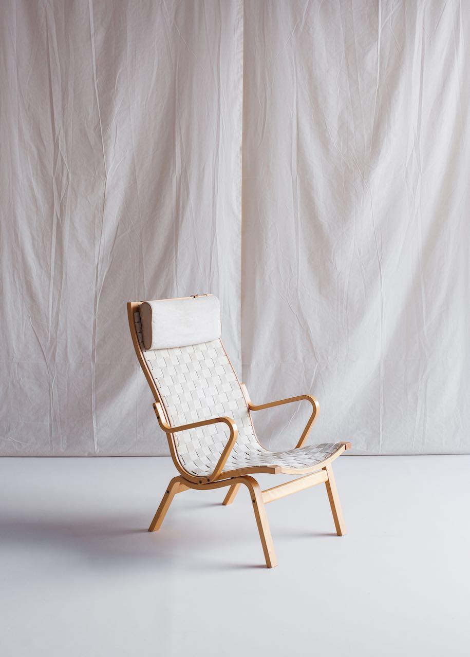 This earlier version of the Albert armchair was designed by Finn Østergaard in the 1960s. It was manufactured by Kvist Møbler and it remains a classic example of Scandinavian modern design.

Scandinavian wood and ergonomics. At the beginning of the
