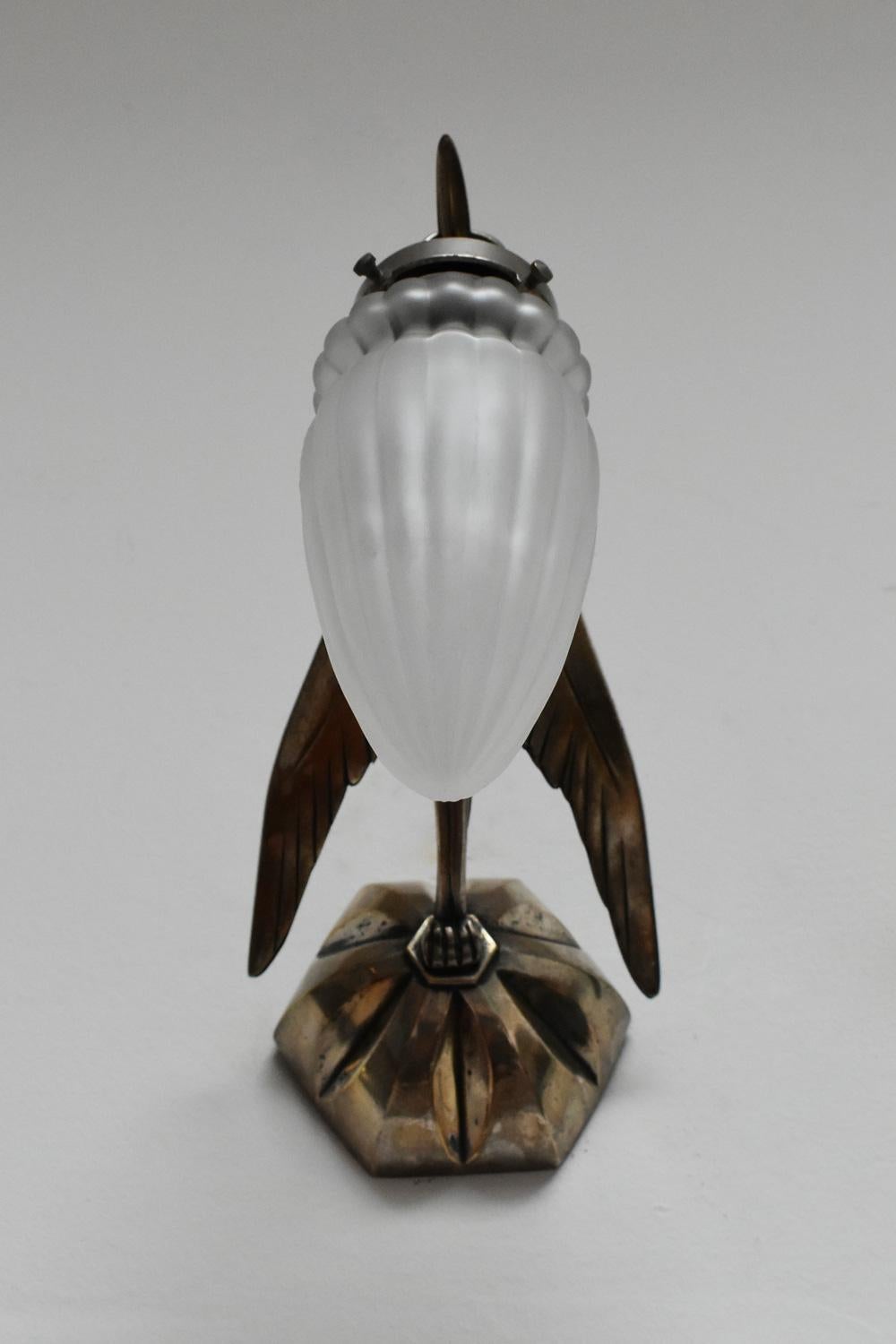 Coppia di applique zoomorfe in metallo con uccelli trampolieri che rappresentano cicogne, nello stile di Albert Cheuret. Francia, anni '30
