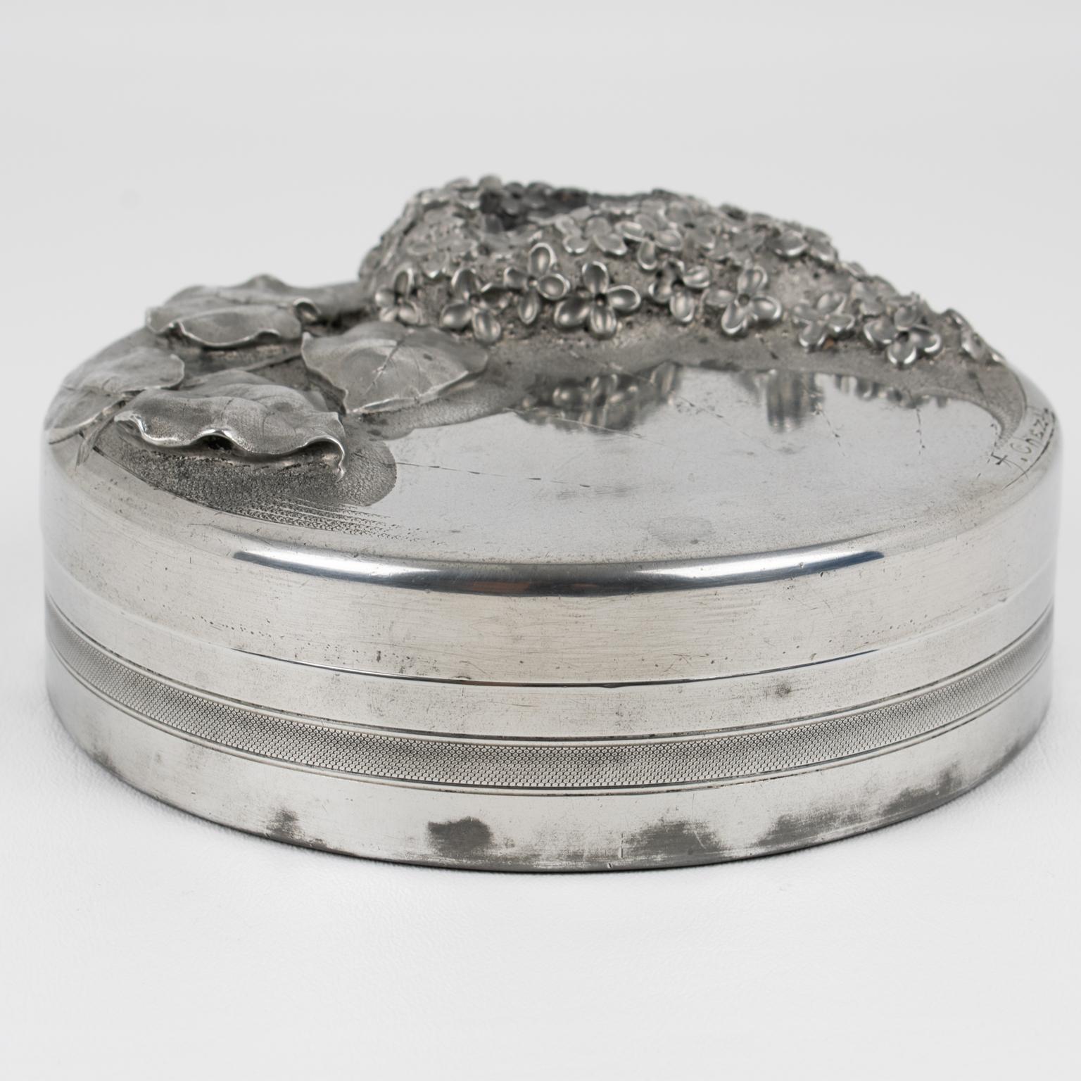 Early 20th Century Albert Chezal French Art Nouveau Pewter Box with Lilac Decor For Sale
