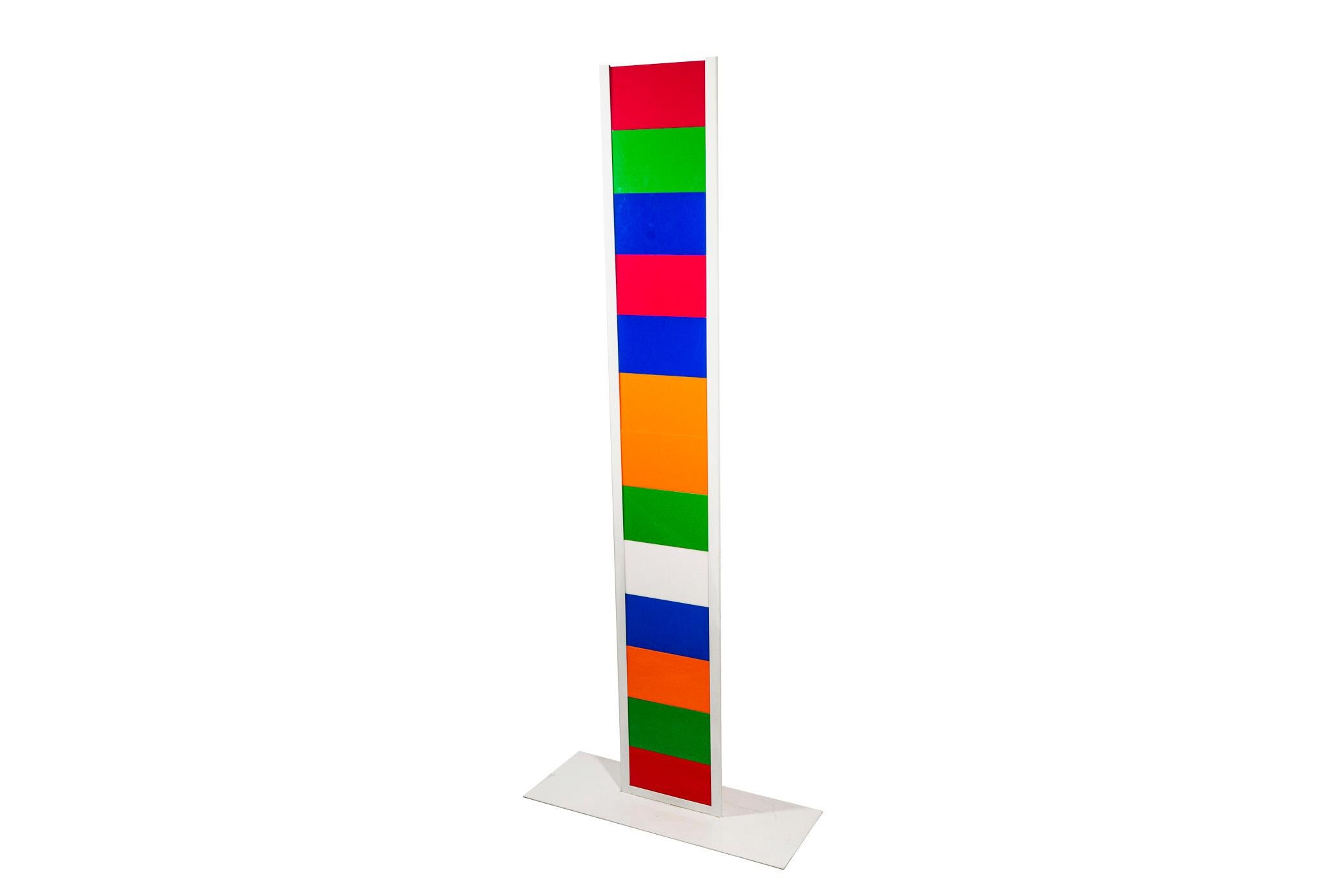 Albert Chubac, TOTEM modulare,
Ferro e plexiglass,
circa 2008, Francia.

Misure: Larghezza 80 cm x Profondità 30 cm x Altezza 200 cm.

Albert Chubac è nato a Ginevra nel 1920. Dopo aver studiato arte decorativa, poi alle Beaux-Arts di Ginevra,