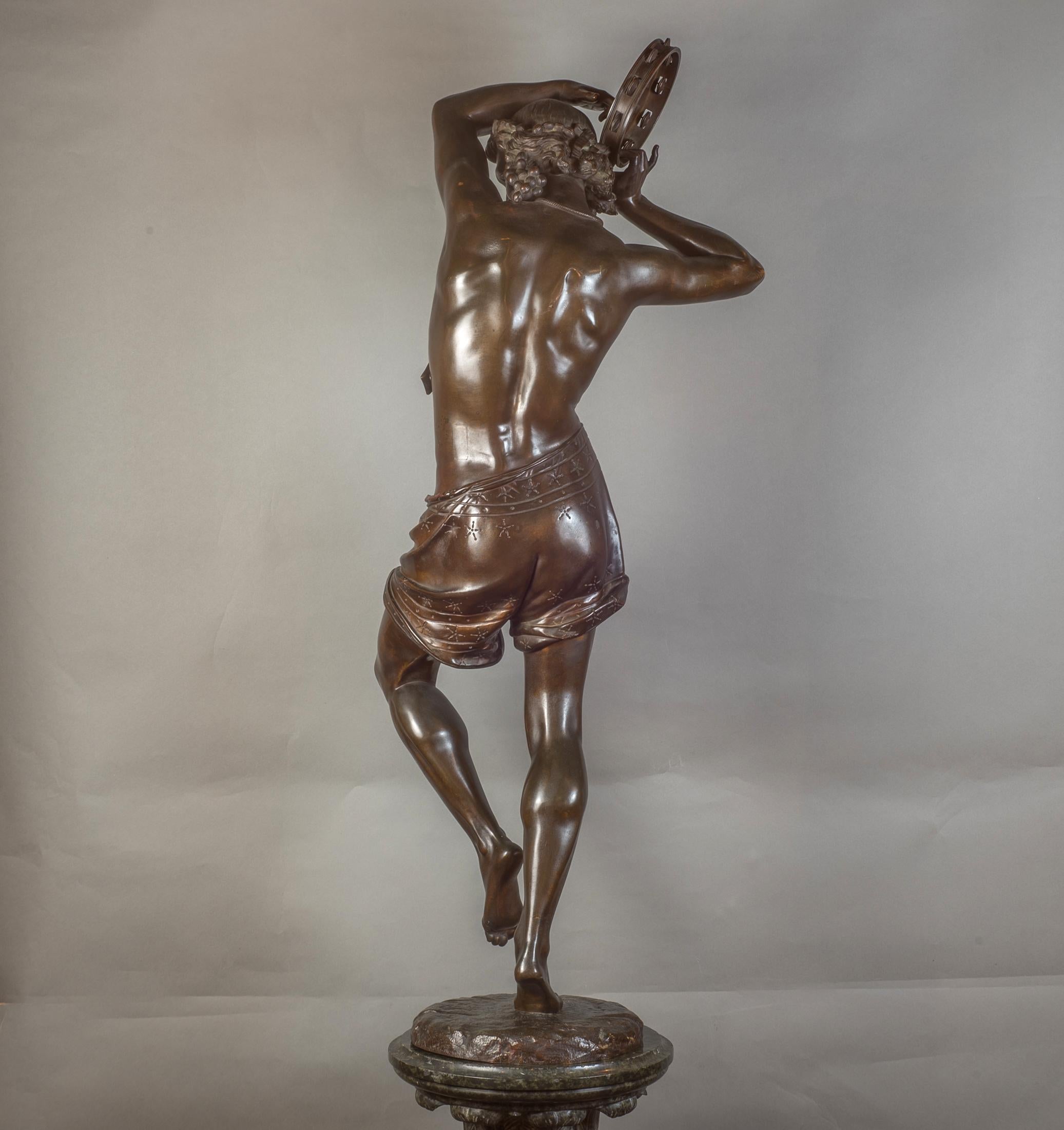 Paire de danseurs napolitaines en bronze sur piédestal en marbre - Or Figurative Sculpture par Albert Ernest Carrier Belleuse