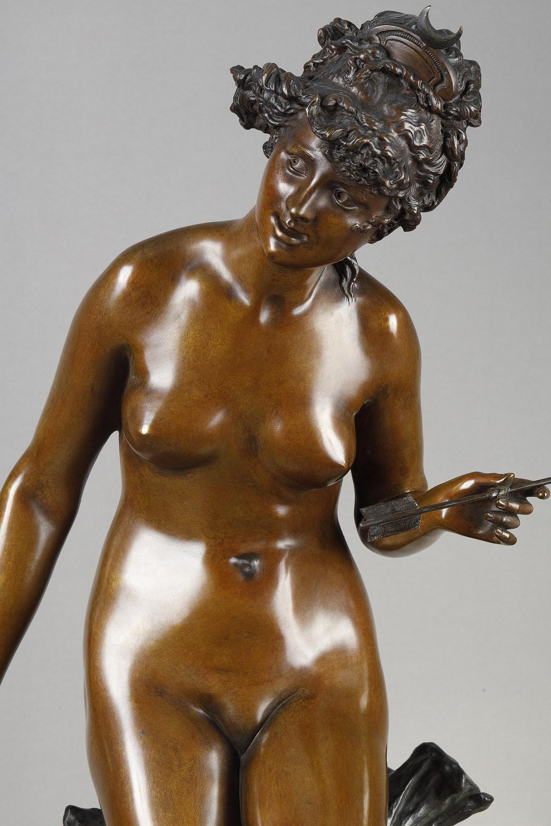 Diana mit einem Pfeil – Sculpture von Albert-Ernest Carrier-Belleuse