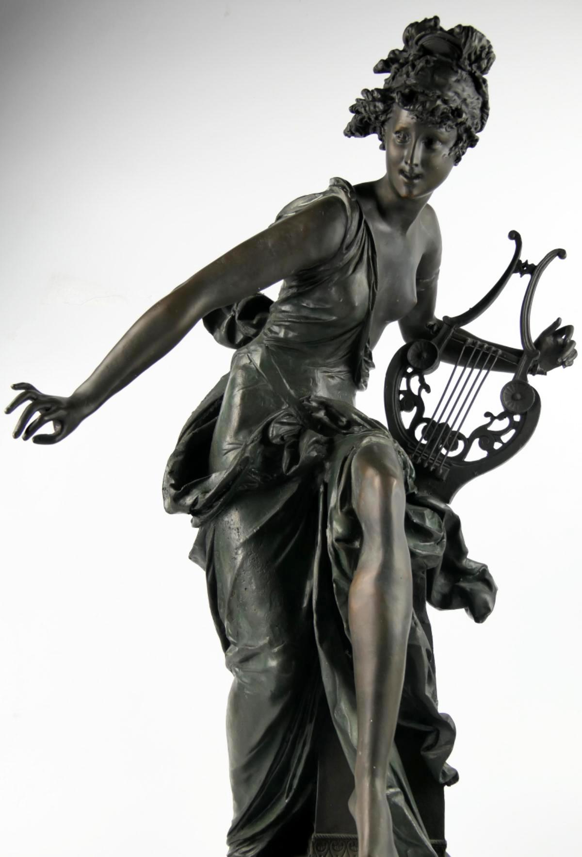Grande sculpture française ancienne en bronze d'après Carrier-Belleuse MÉLODIE - Sculpture de Albert-Ernest Carrier-Belleuse