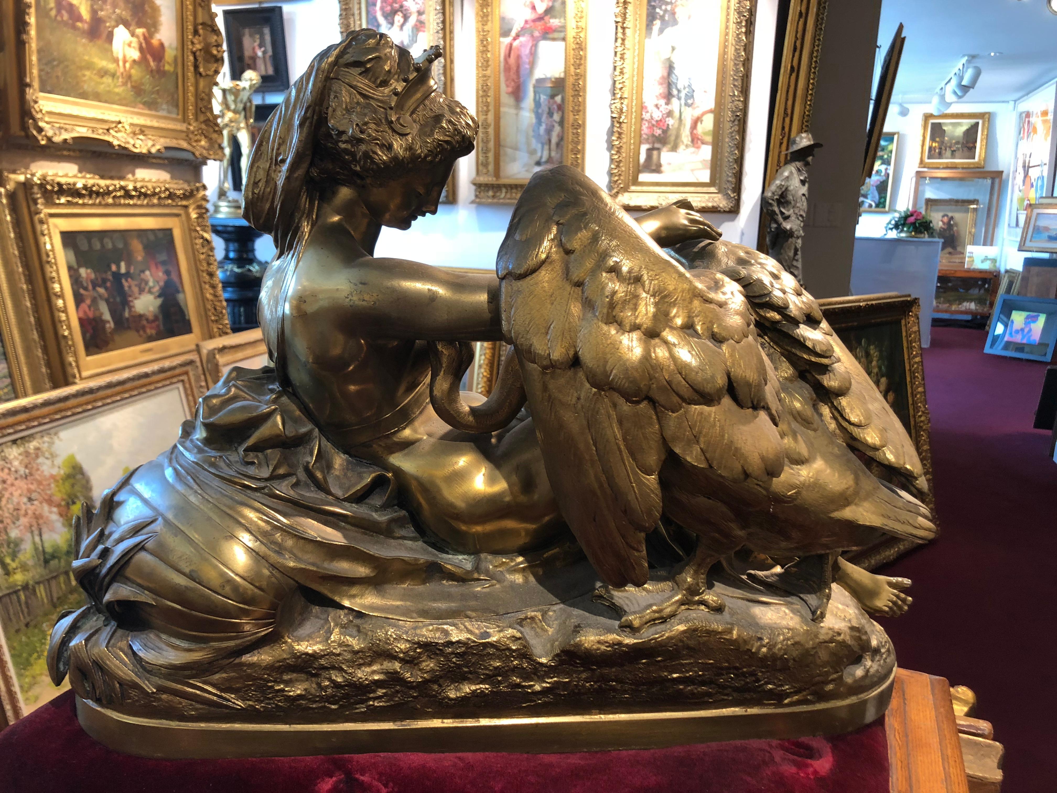 Leda et le cygne - Or Figurative Sculpture par Albert-Ernest Carrier-Belleuse