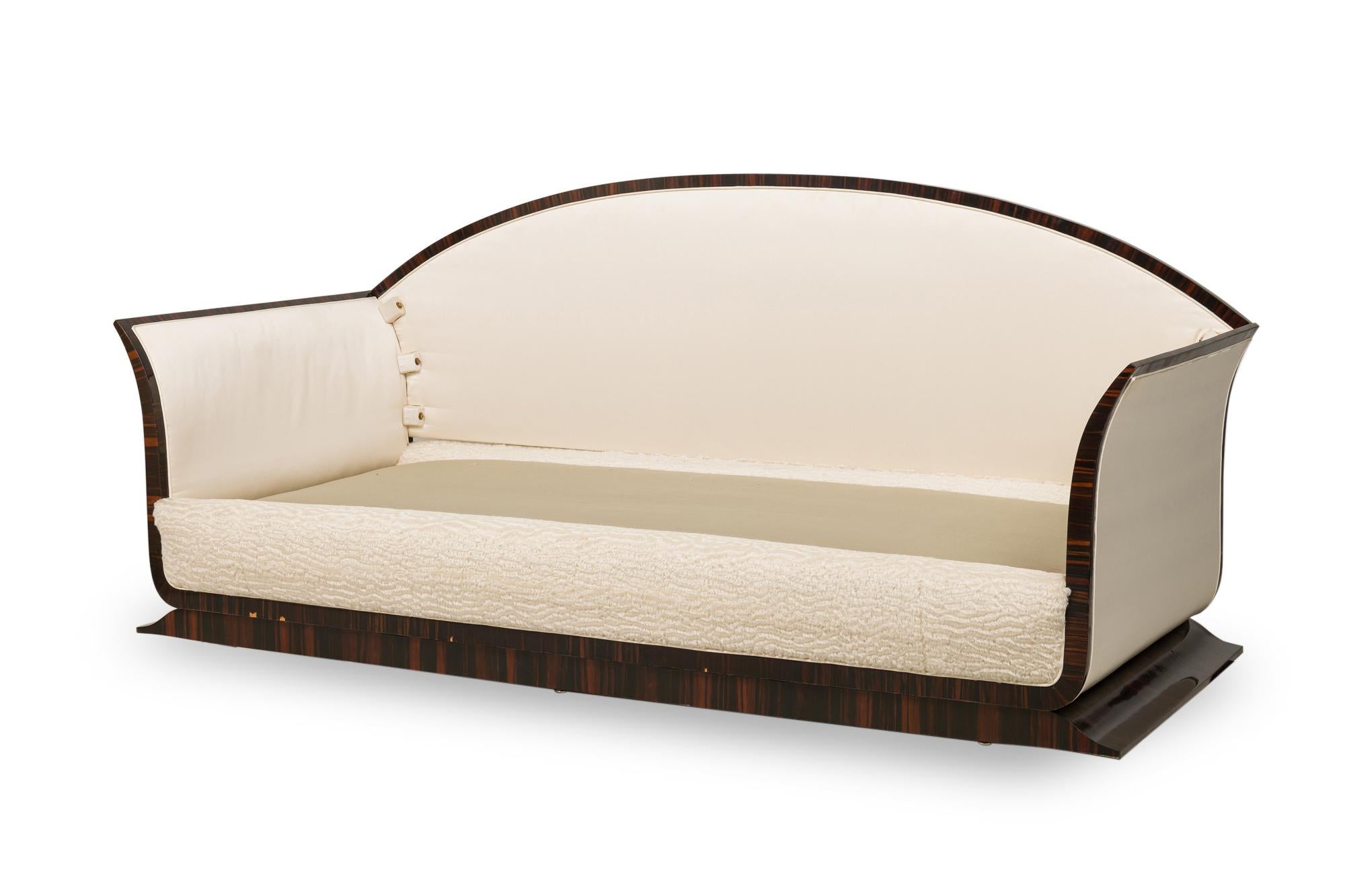 Albert Fournier Art Deco Macassar Veneer and Beige Mohair Upholstered Daybed For Sale 3