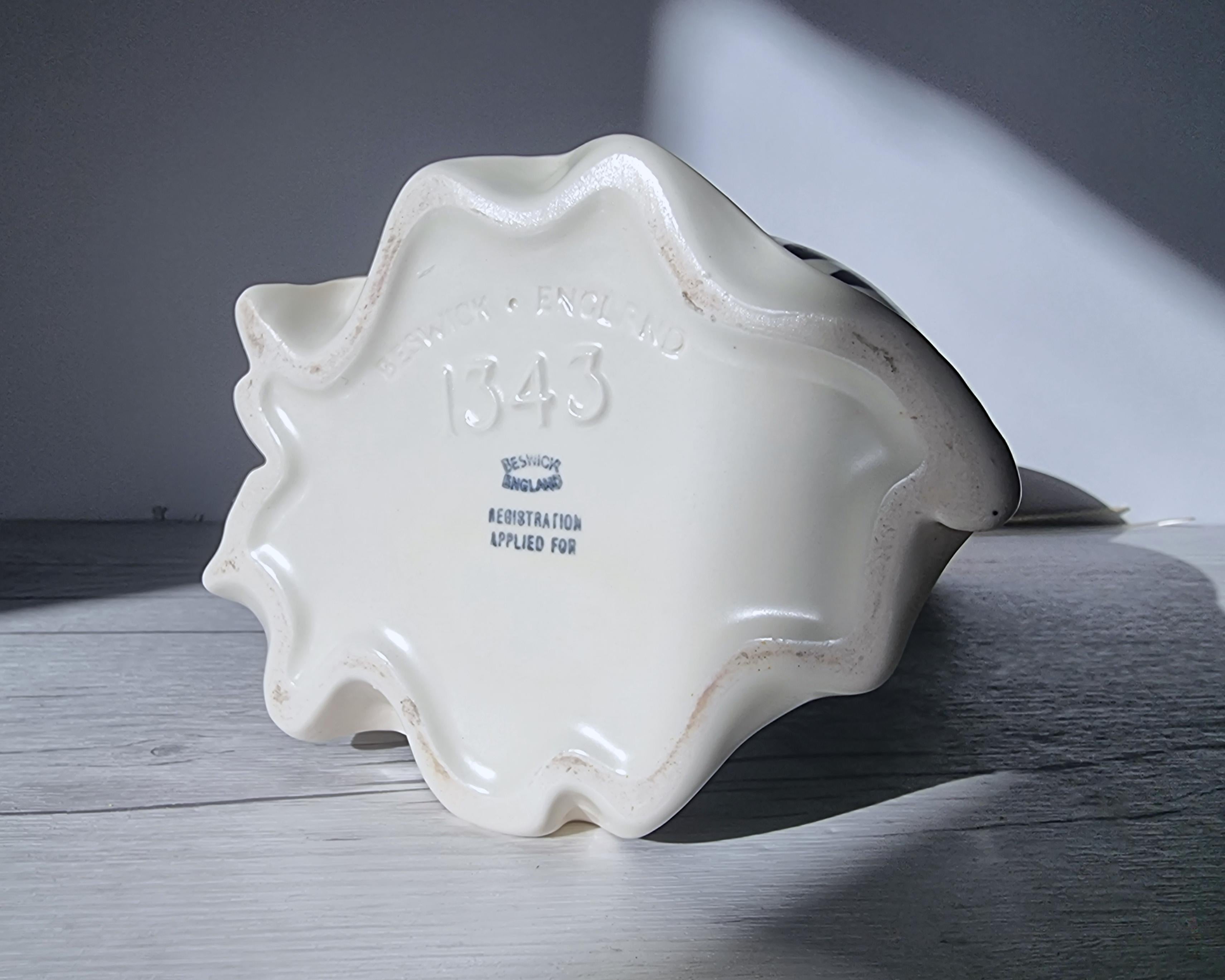 Albert Hallam pour Beswick, vase moderniste à décor à rayures zébrées de la série Zebrette en vente 6