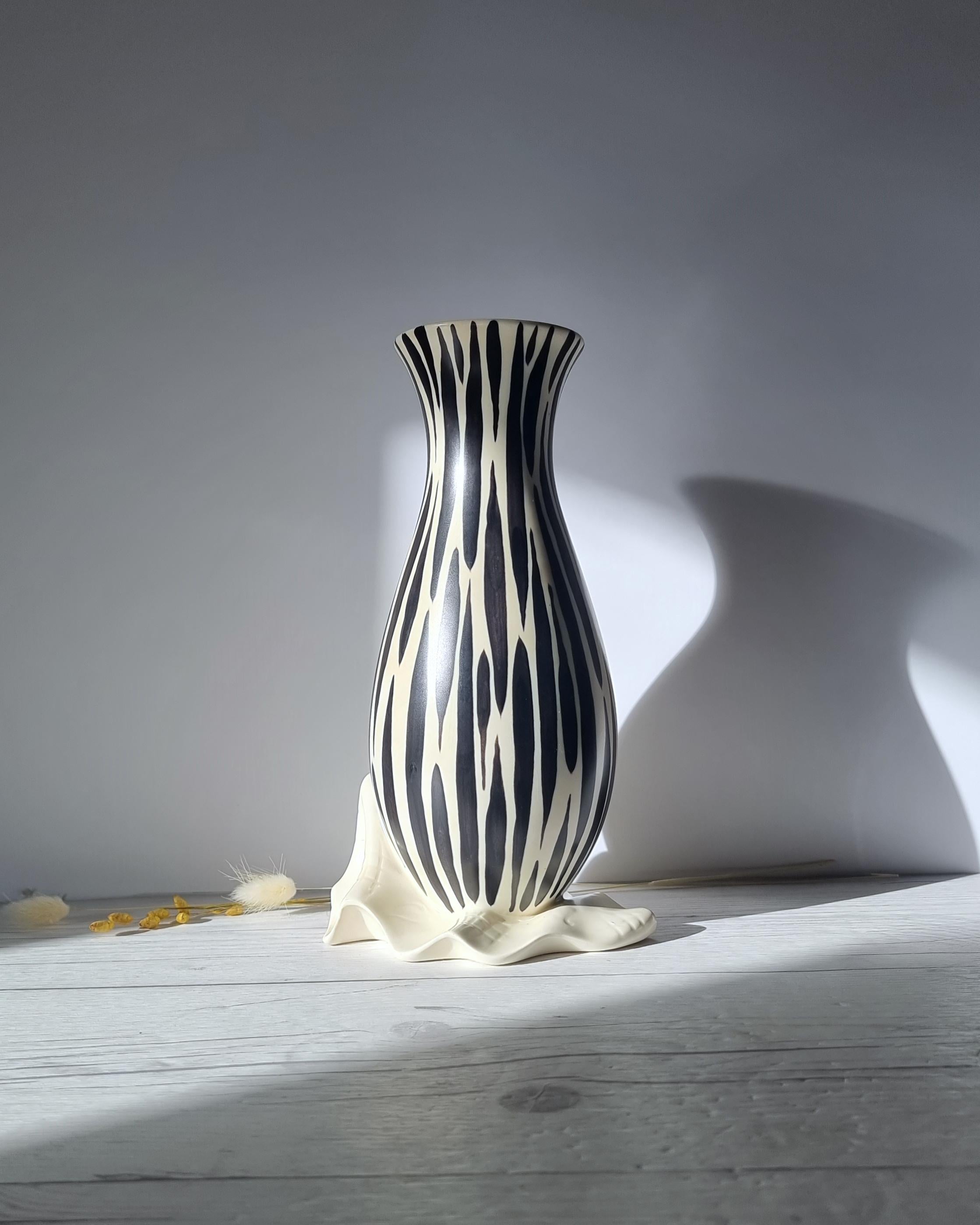 This vivid work of of mid-century Modernist design is by Albert Hallam for British Pottery Beswick, a firmly celebrated name in British ceramics design. The stylised and elegant bottle form rested against the draped cushioning is just one of a range