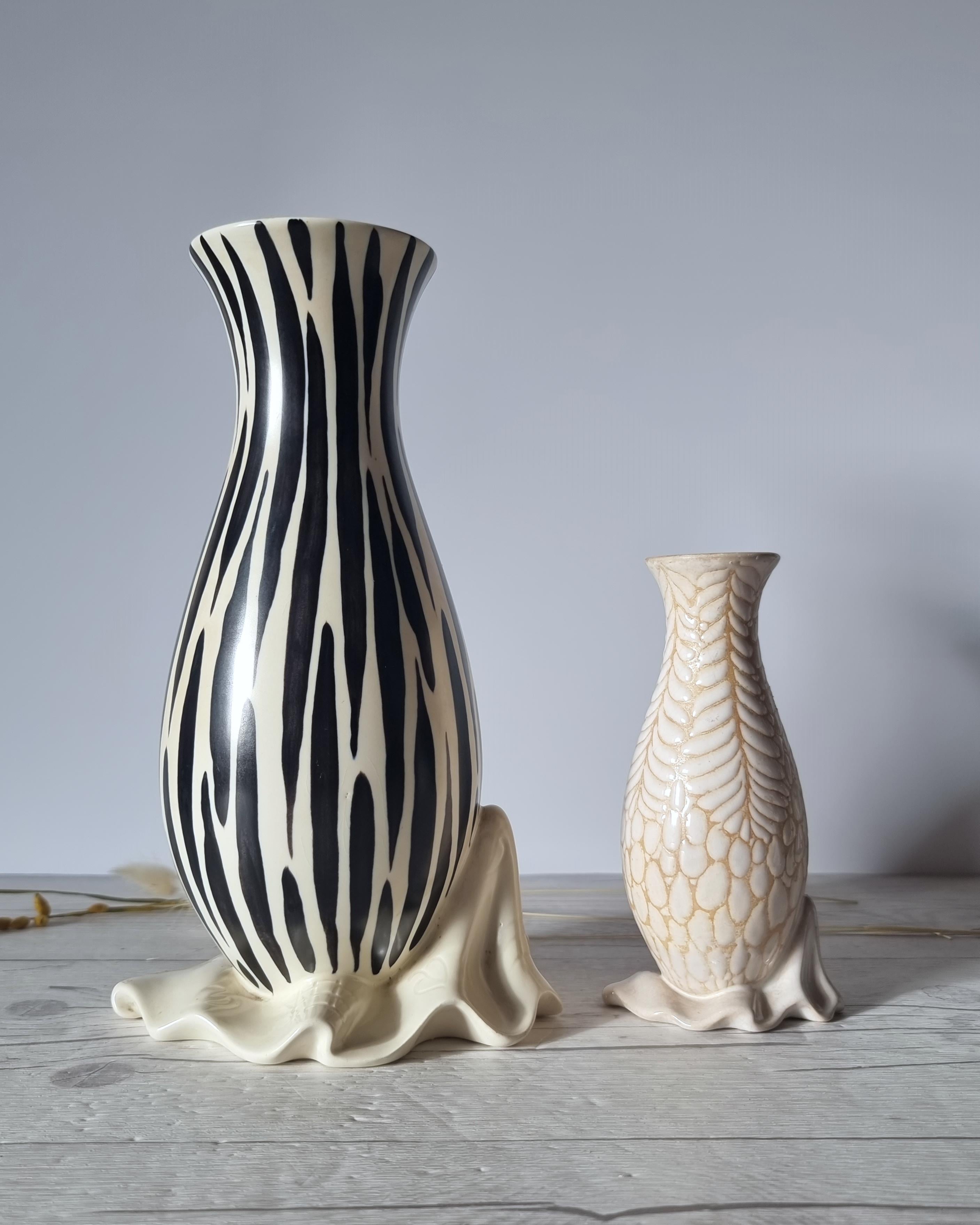 Mid-Century Modern Albert Hallam pour Beswick, vase moderniste à décor à rayures zébrées de la série Zebrette en vente