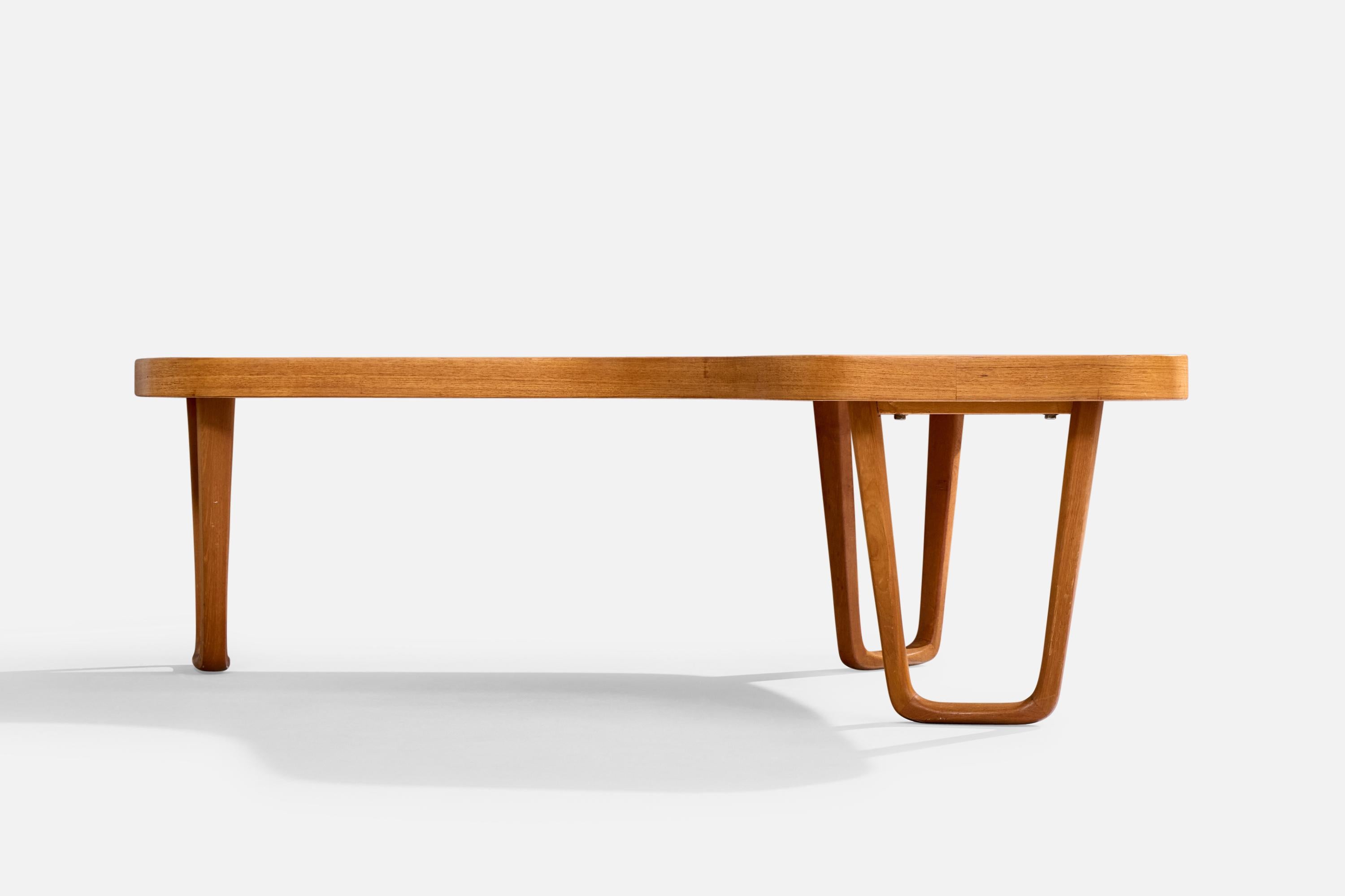 Albert Larsson, Coffee Table, Teak, Sweden, 1950s In Good Condition For Sale In High Point, NC