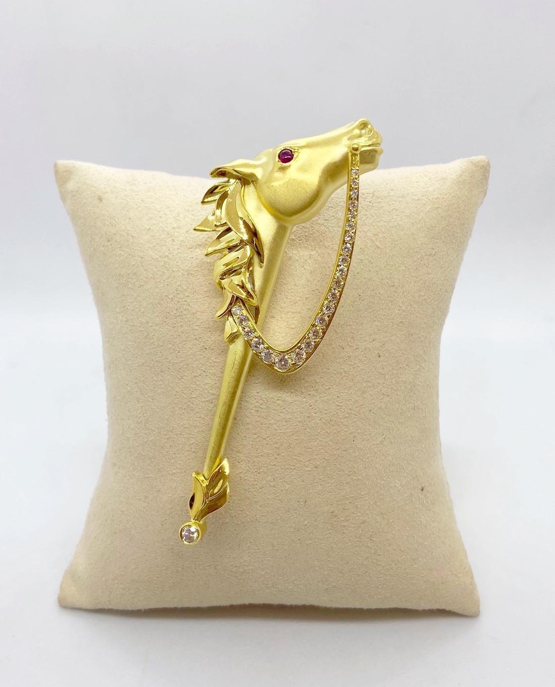 gold horse brooch