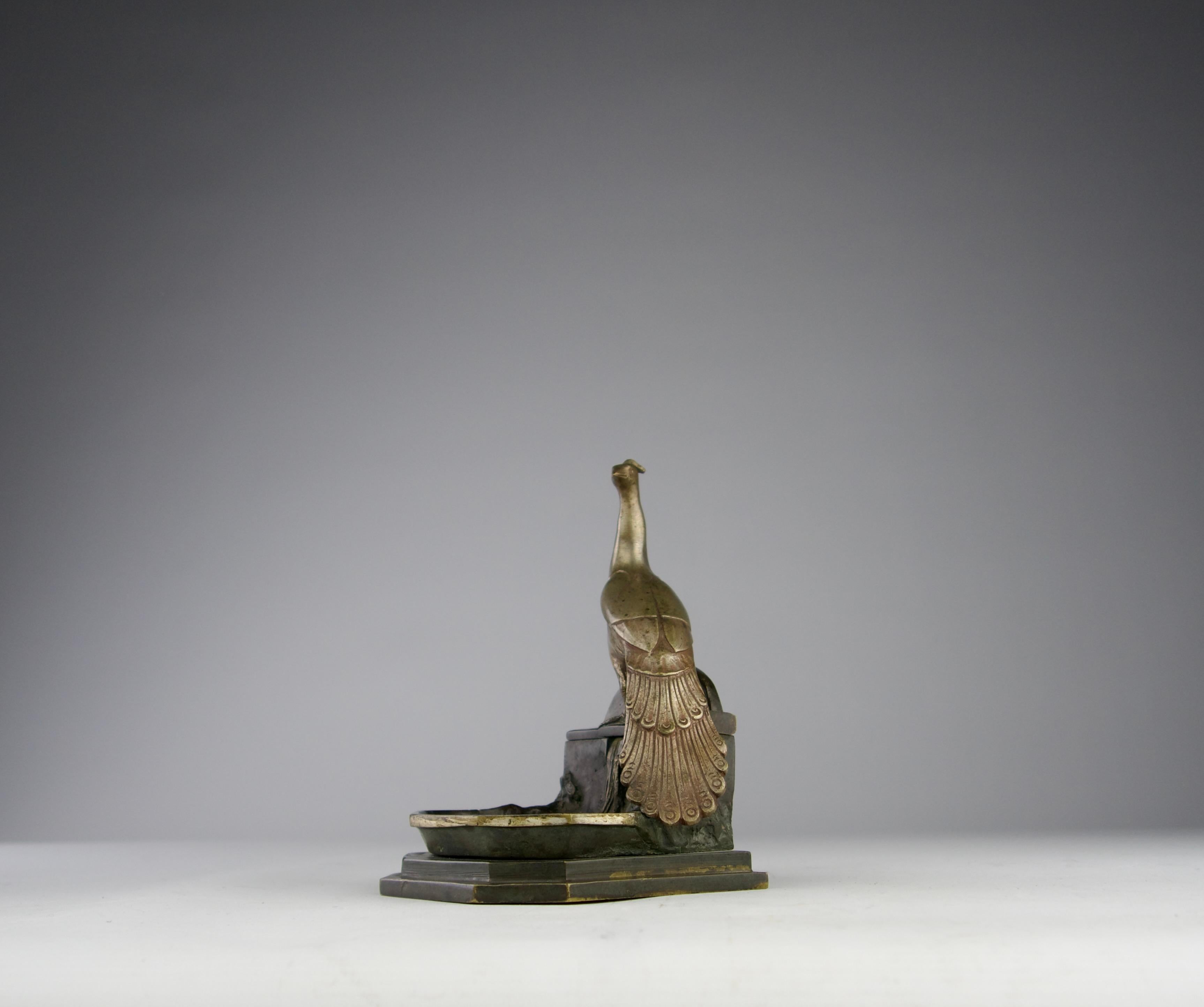 Bronze Albert Marionnet, Récipient décoratif en forme de fontaine de paon, Art Nouveau français en vente