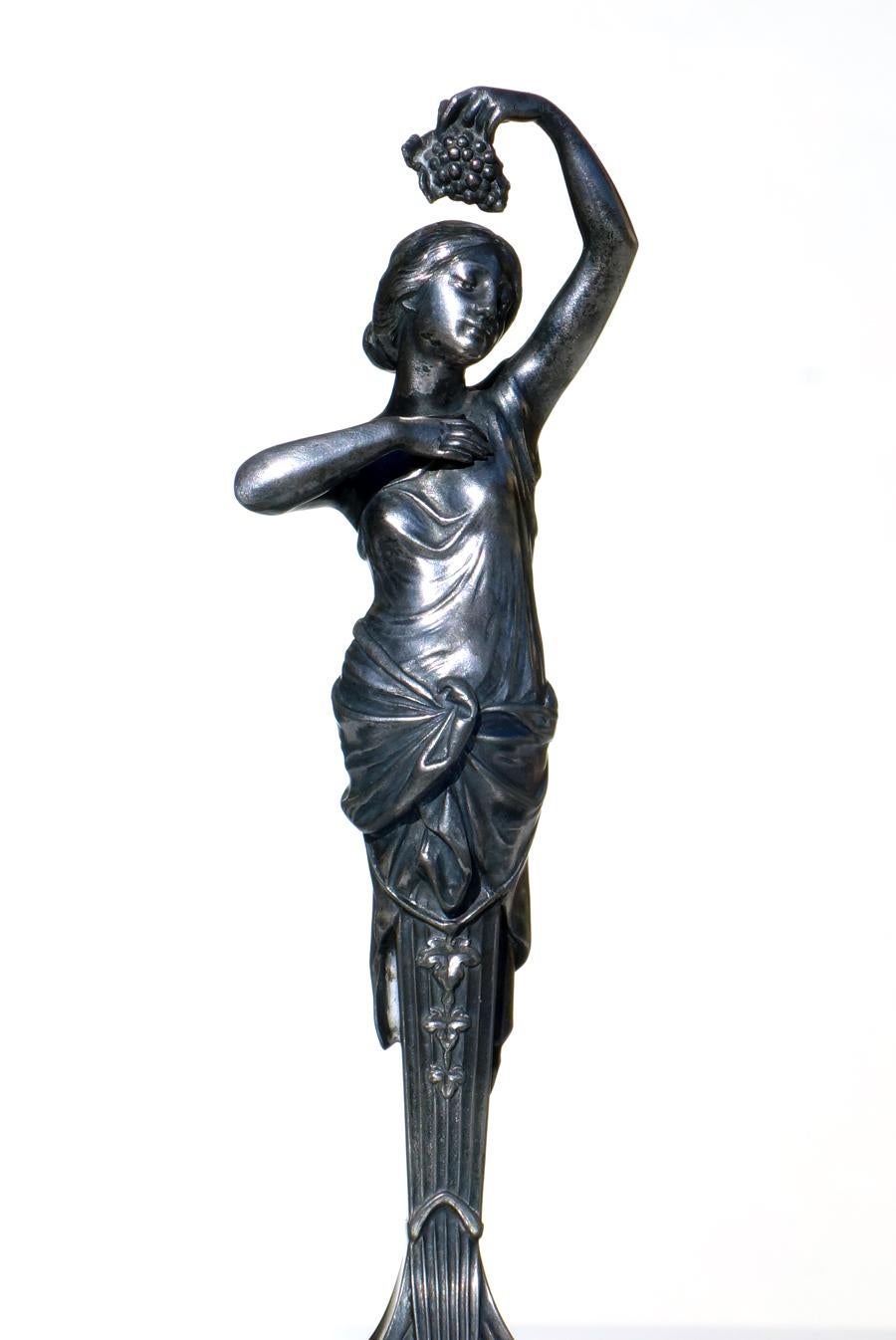 Art nouveau Albert Mayer WMF Art Nouveau Début 1900 Figure féminine en métal argenté en vente