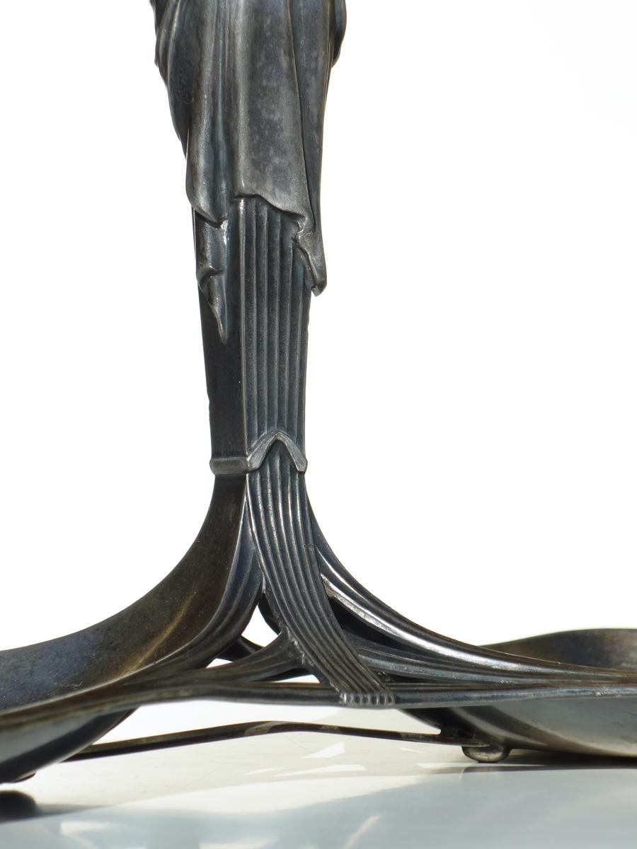 20ième siècle Albert Mayer WMF Art Nouveau Début 1900 Figure féminine en métal argenté en vente