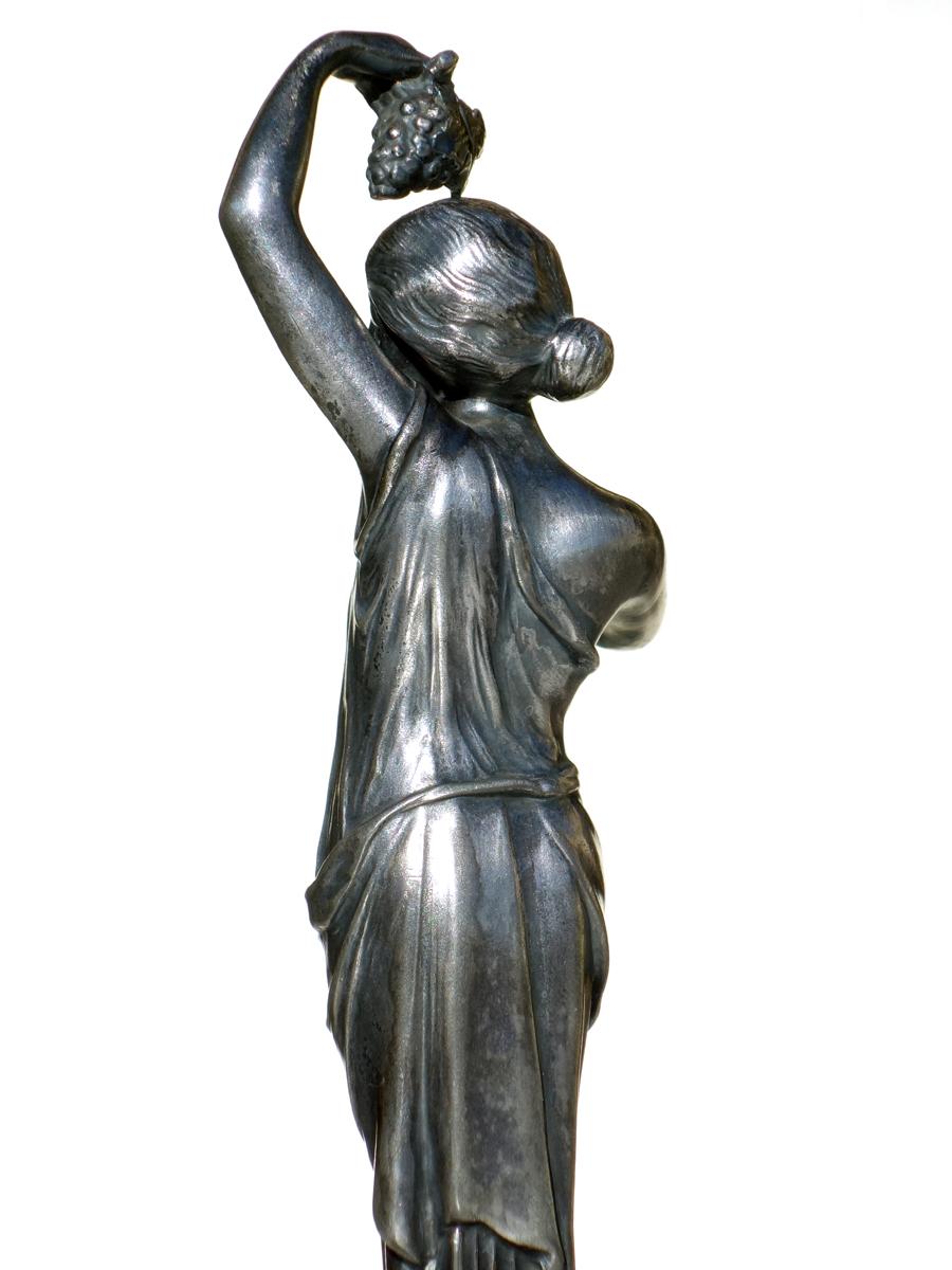 Métal Albert Mayer WMF Art Nouveau Début 1900 Figure féminine en métal argenté en vente