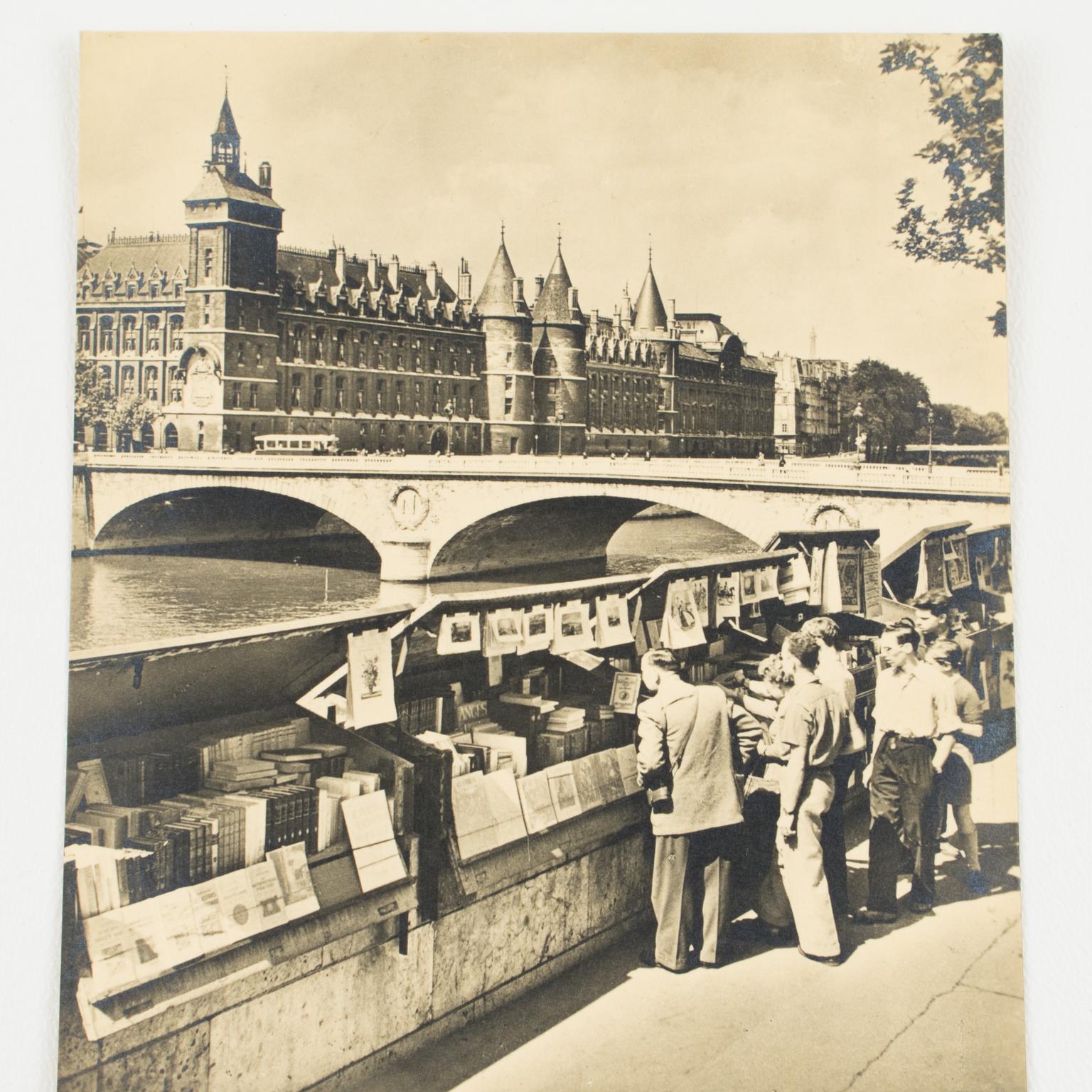 Paris, The Riverbank Booksellers - Black and White Original Photography Postcard For Sale 3