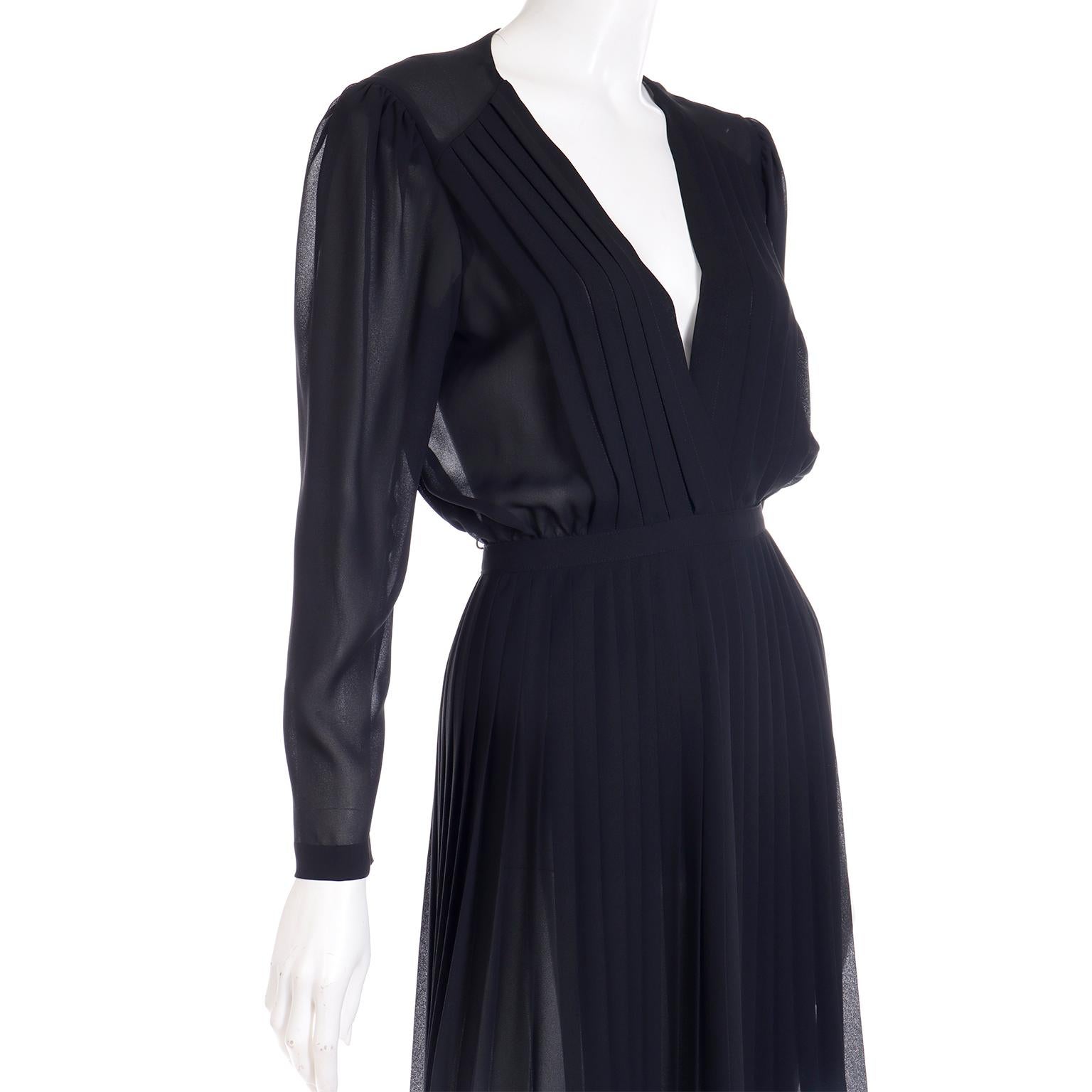 Albert Nipon Black Silk Chiffon Dress w Knife Pleated Skirt In Excellent Condition In Portland, OR