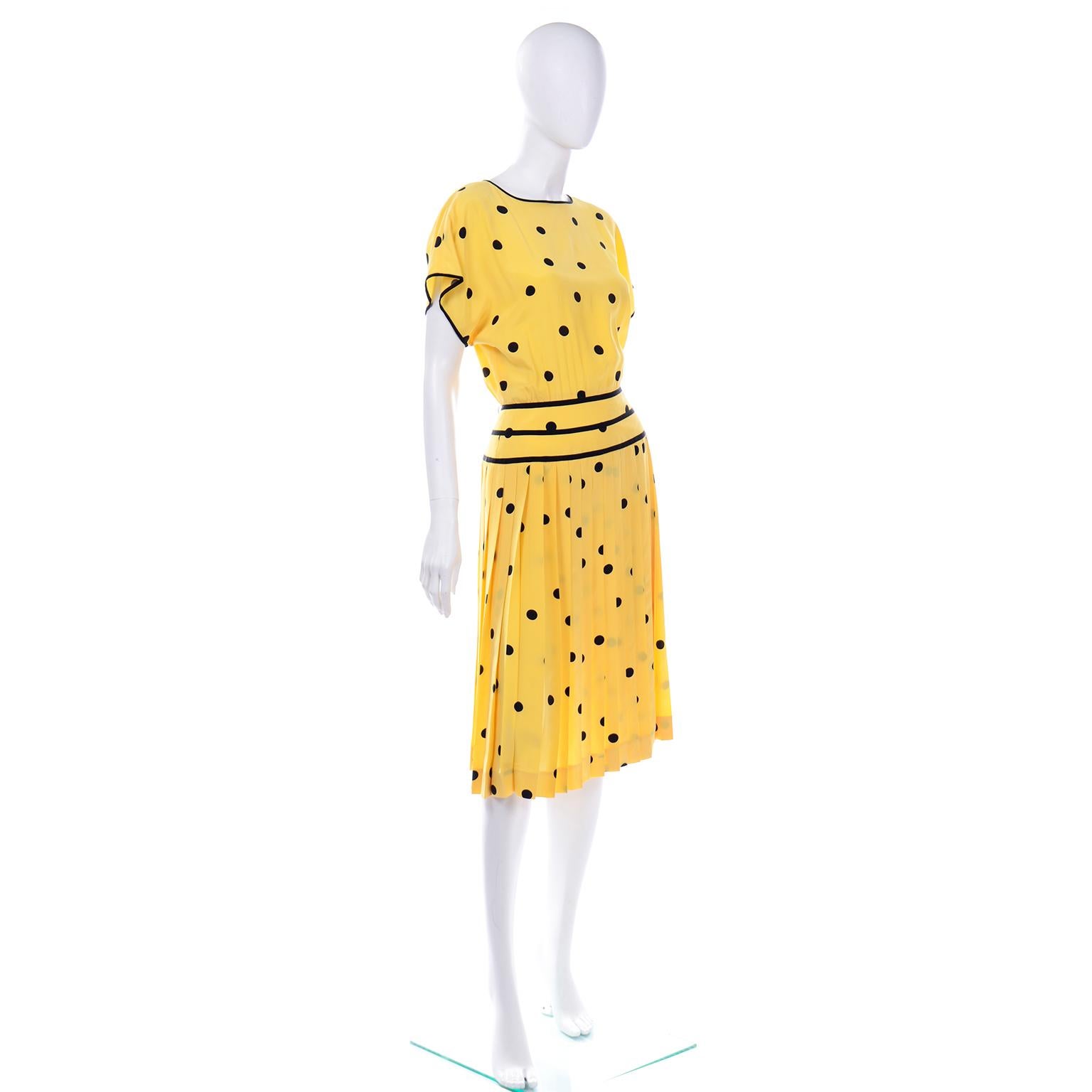Albert Nipon Boutique Vintage Kleid aus gelber Seide mit schwarzen Tupfen (Orange) im Angebot