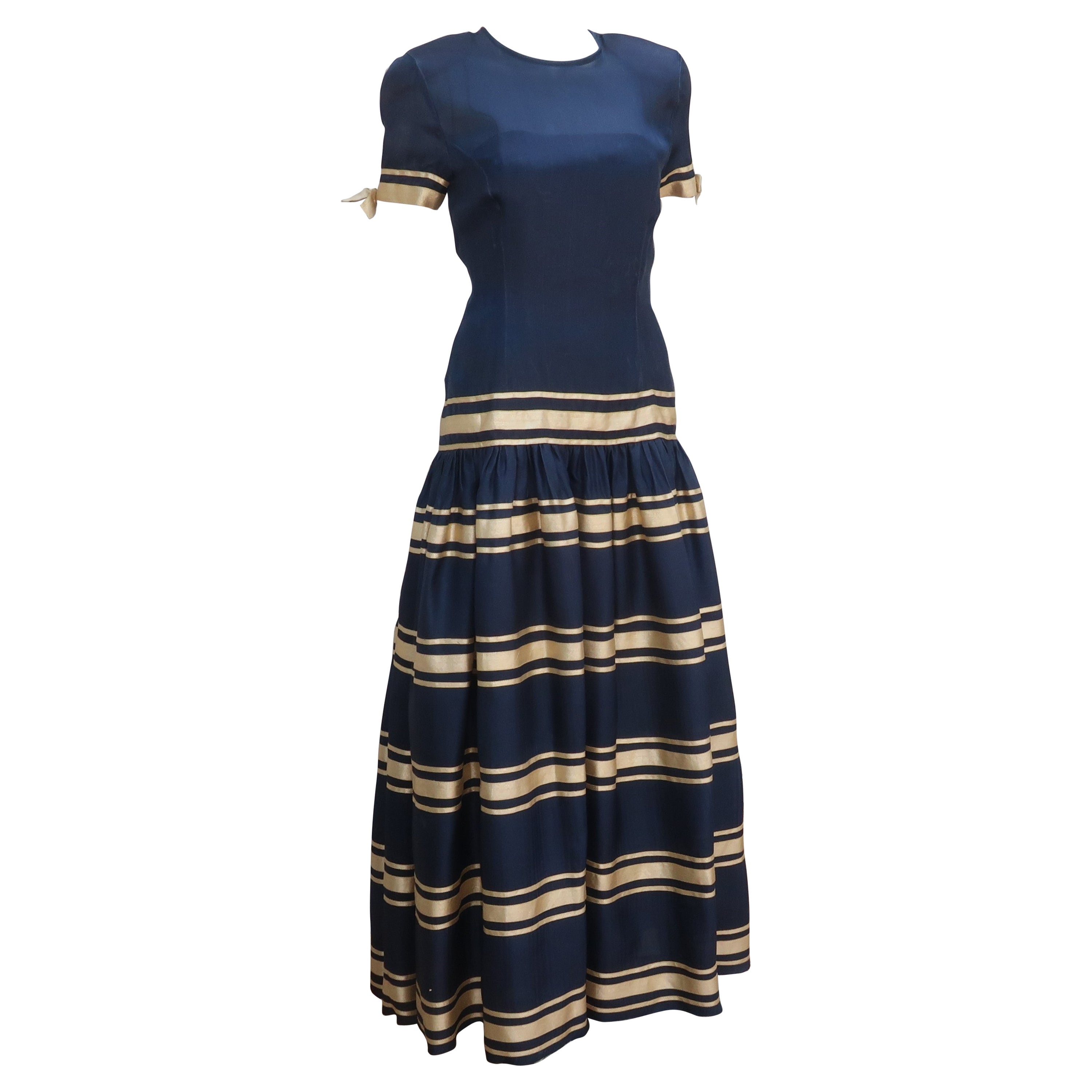 Albert Nipon - Vestito da sera in organza di seta blu navy con fiocchi dorati, anni '80