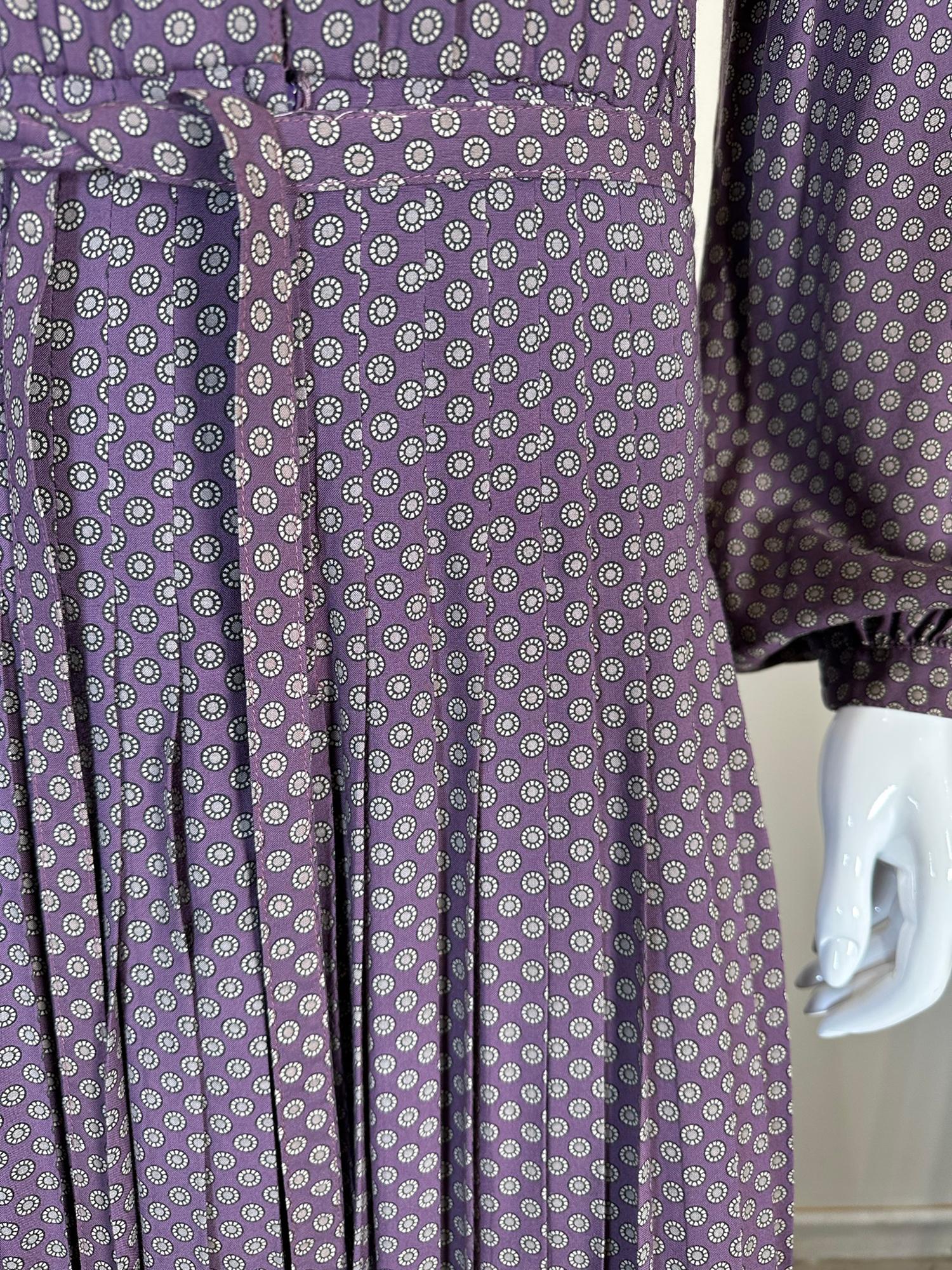 Albert Nipon Plum with Grey Mini Circles Pleated Skirt Shirtwaist Dress 1970s In Good Condition For Sale In West Palm Beach, FL