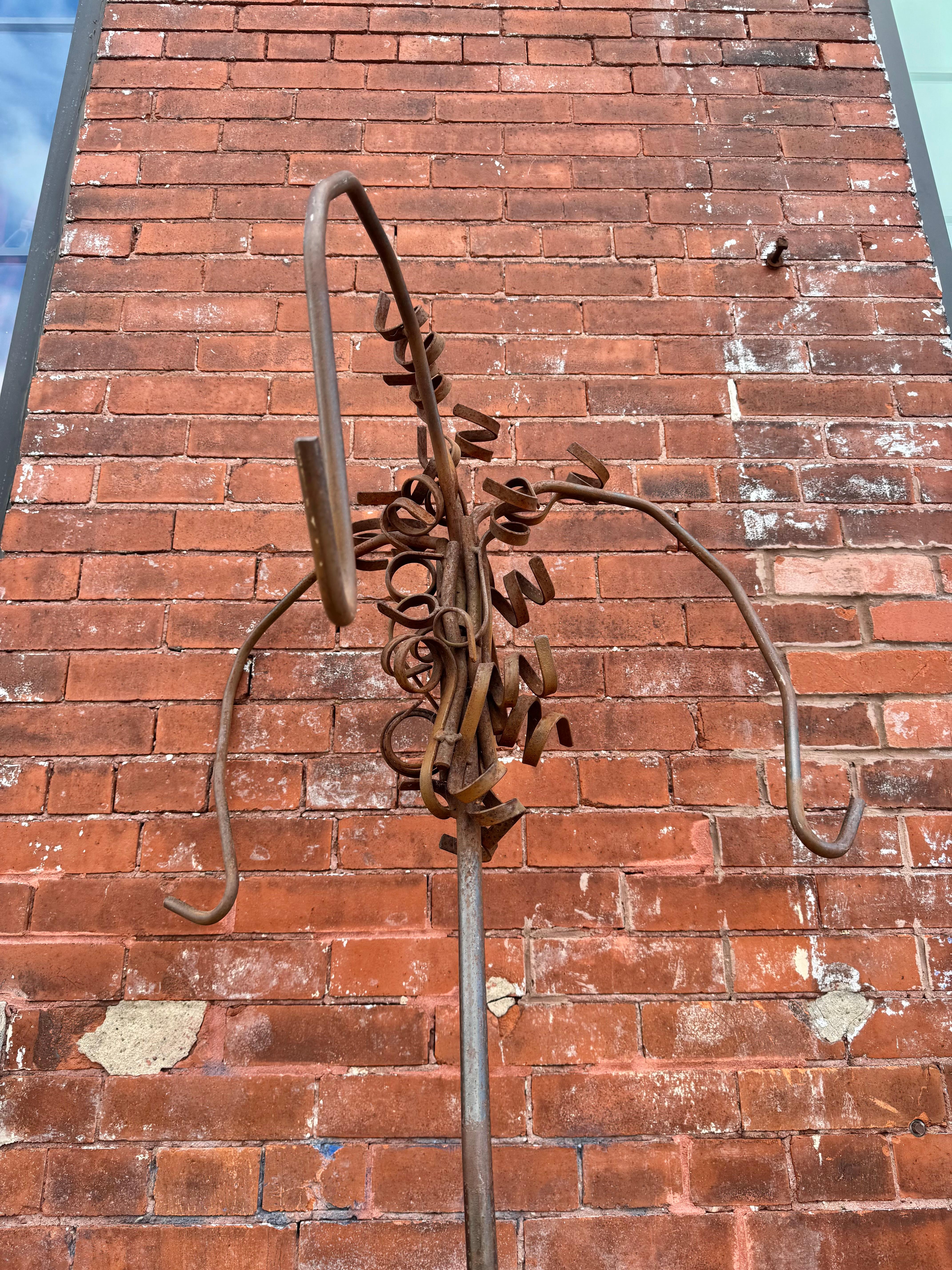 Albert Paley Escultura / Planta colgante Ganchos Shepard, años 80 en venta 6