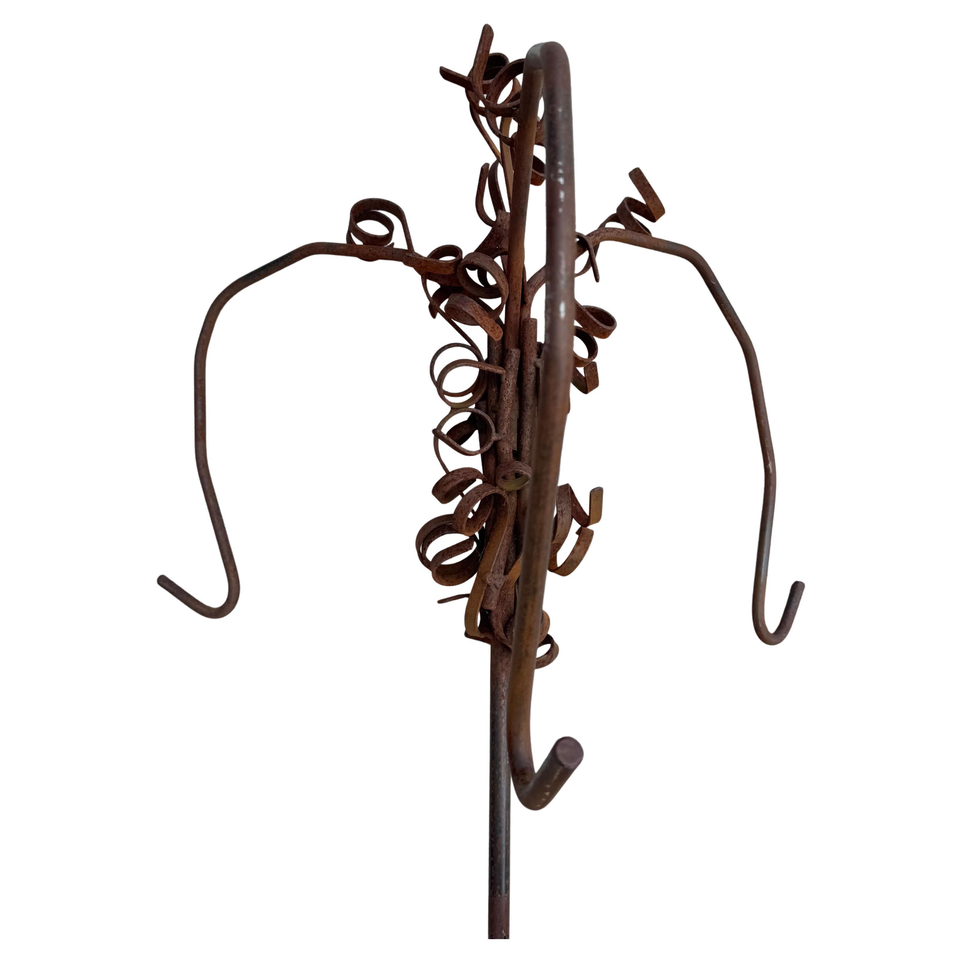 Albert Paley Escultura / Planta colgante Ganchos Shepard, años 80 en venta