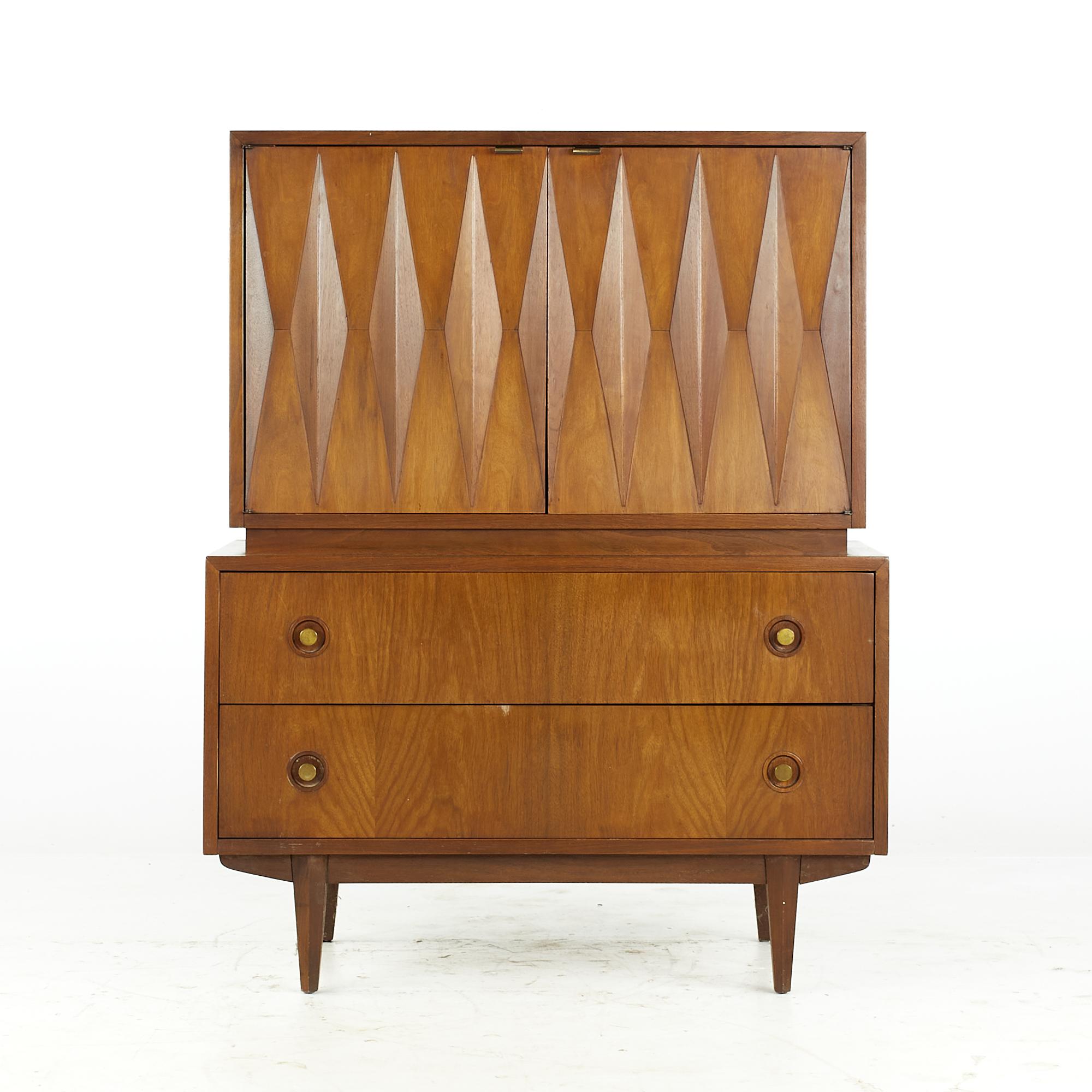 Albert Parvin for American of Martinsville midcentury Walnut and Brass Highboy Gentlemen's Chest Dresser

This gentlemen's chest measures: 38 wide x 18.5 deep x 48.5 inches high

All pieces of furniture can be had in what we call restored