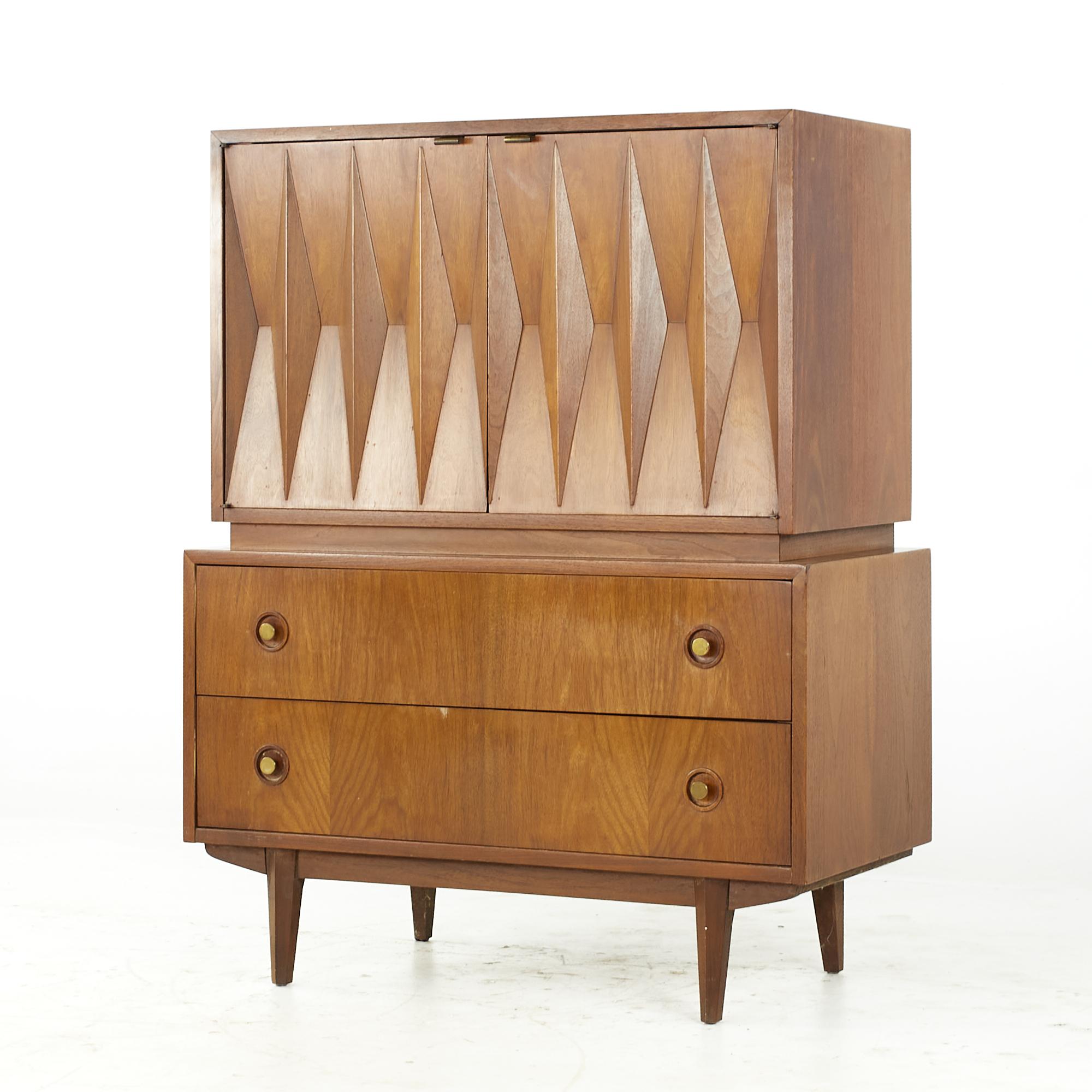 Mid-Century Modern Commode haute pour homme Albert Parvin American Martinsville MCM en noyer et laiton en vente