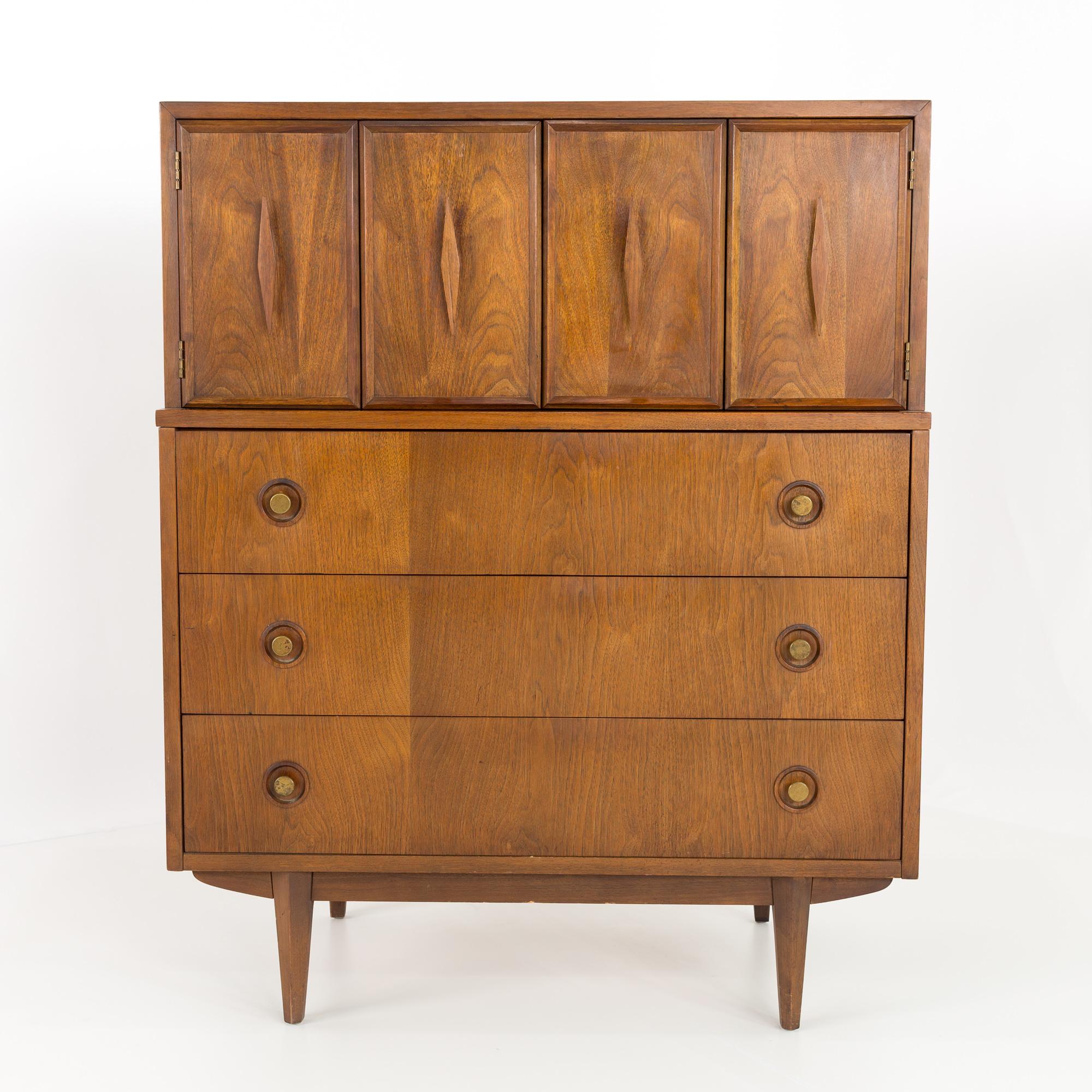 Albert Parvin for American of Martinsville mid century diamond highboy dresser

Dresser measures: 36 wide x 18.5 deep x 44.5 inches high

All pieces of furniture can be had in what we call restored vintage condition. That means the piece is