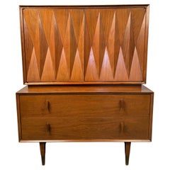 Commode haute en noyer du milieu du siècle Albert Parvin pour American of Martinsville
