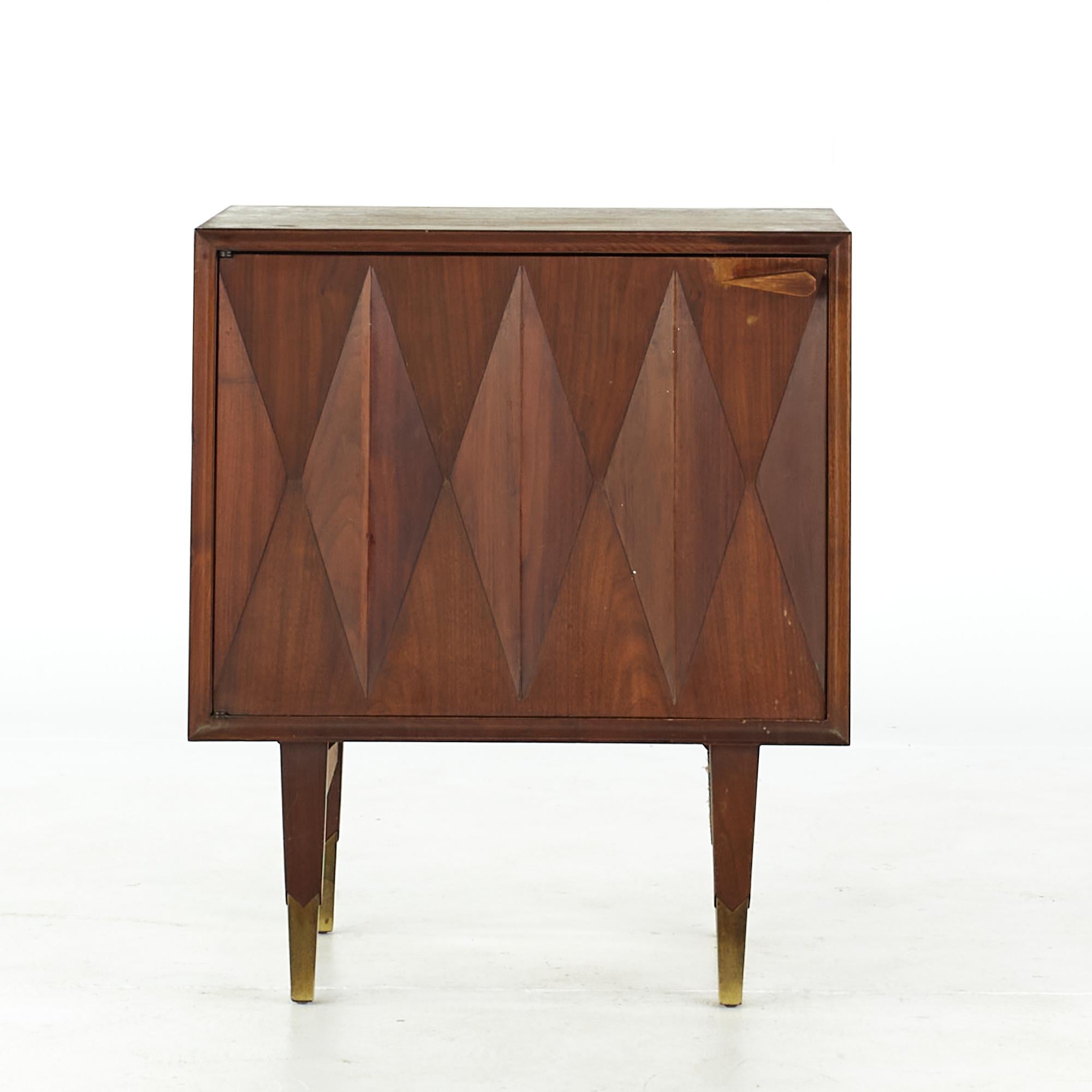 Albert Parvin Mid Century Diamond Walnut Nightstands, Pair In Good Condition In Countryside, IL