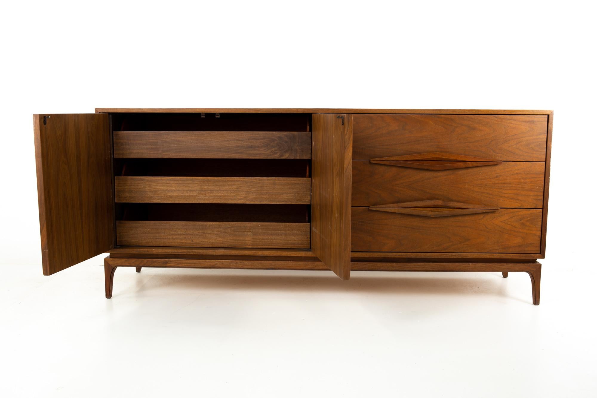 Mid-Century Modern Albert Parvin Style American of Martinsville MCM Walnut 6-Drawer Lowboy Dresser
