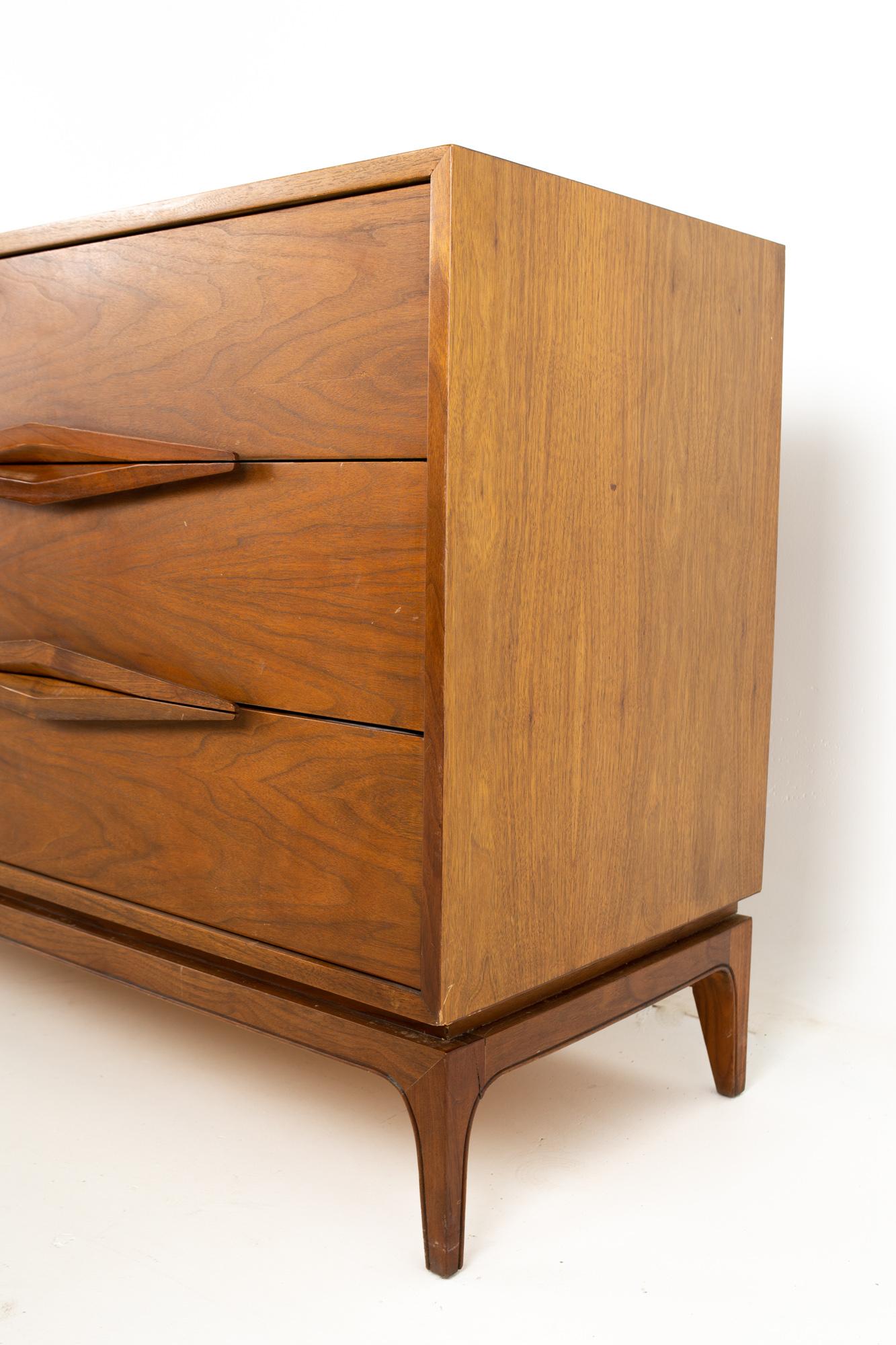 Mid-20th Century Albert Parvin Style American of Martinsville MCM Walnut 6-Drawer Lowboy Dresser