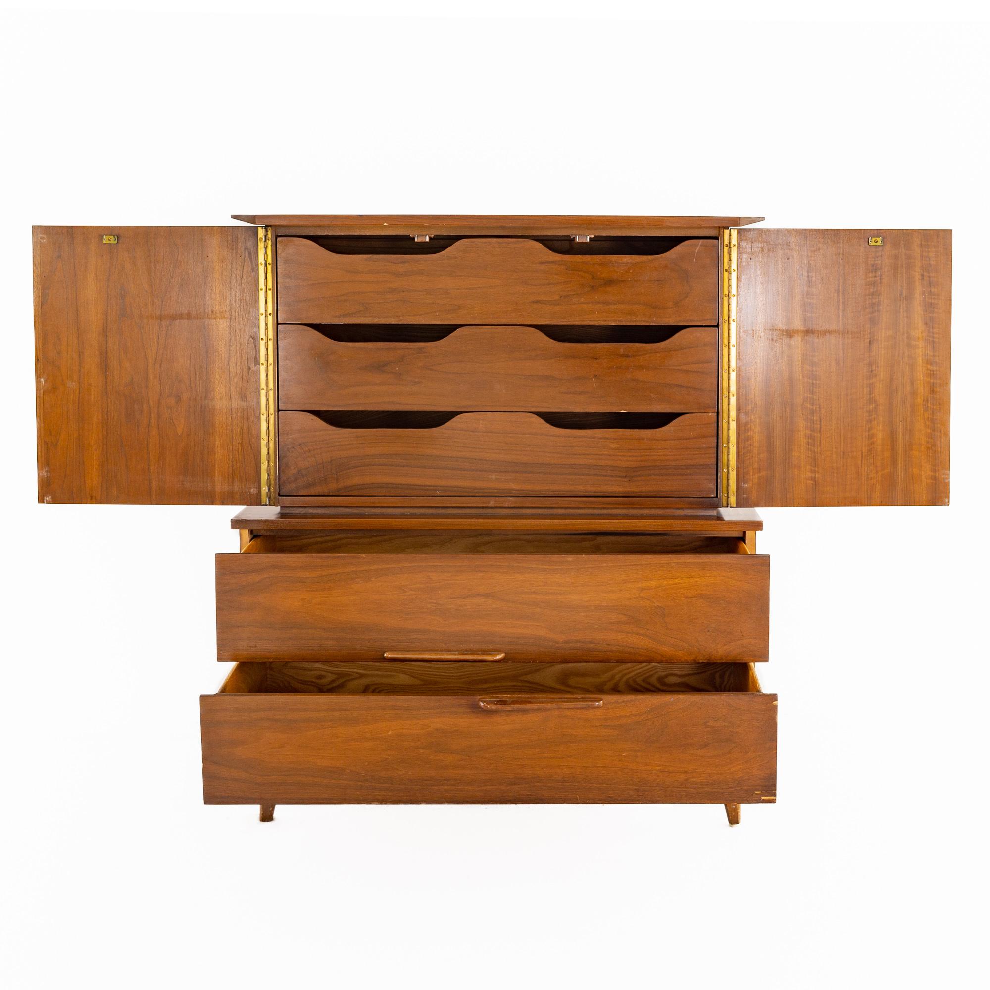 Albert Parvin Style Mid Century Walnut Highboy Dresser In Good Condition For Sale In Countryside, IL