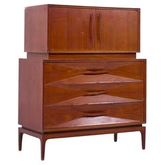 Commode haute en noyer de style Albert Parvin du milieu du siècle