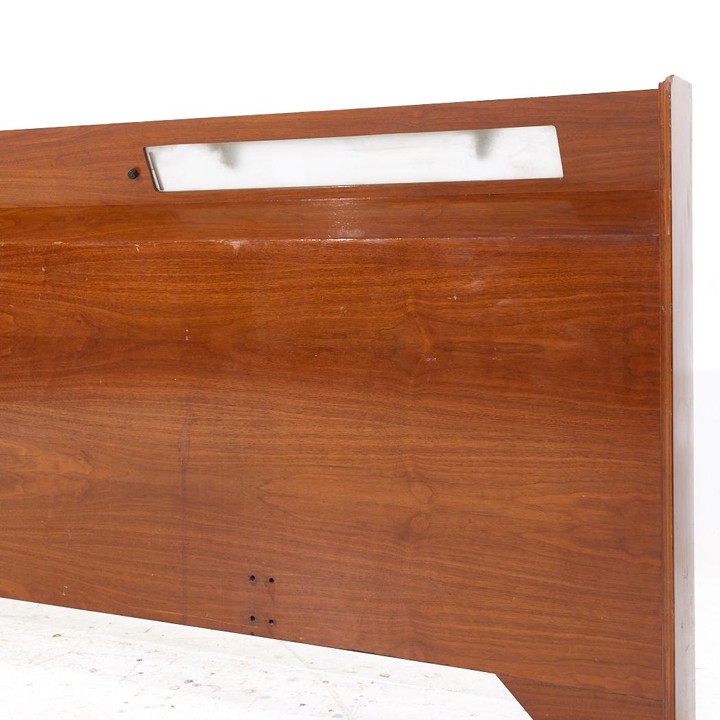 Albert Parvin Style Mid Century Walnut King Headboard In Good Condition For Sale In Countryside, IL